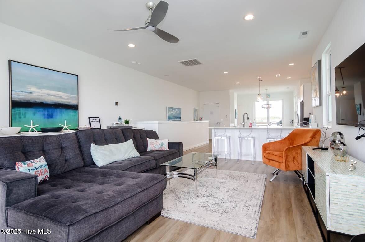 100549304 | Photo 18