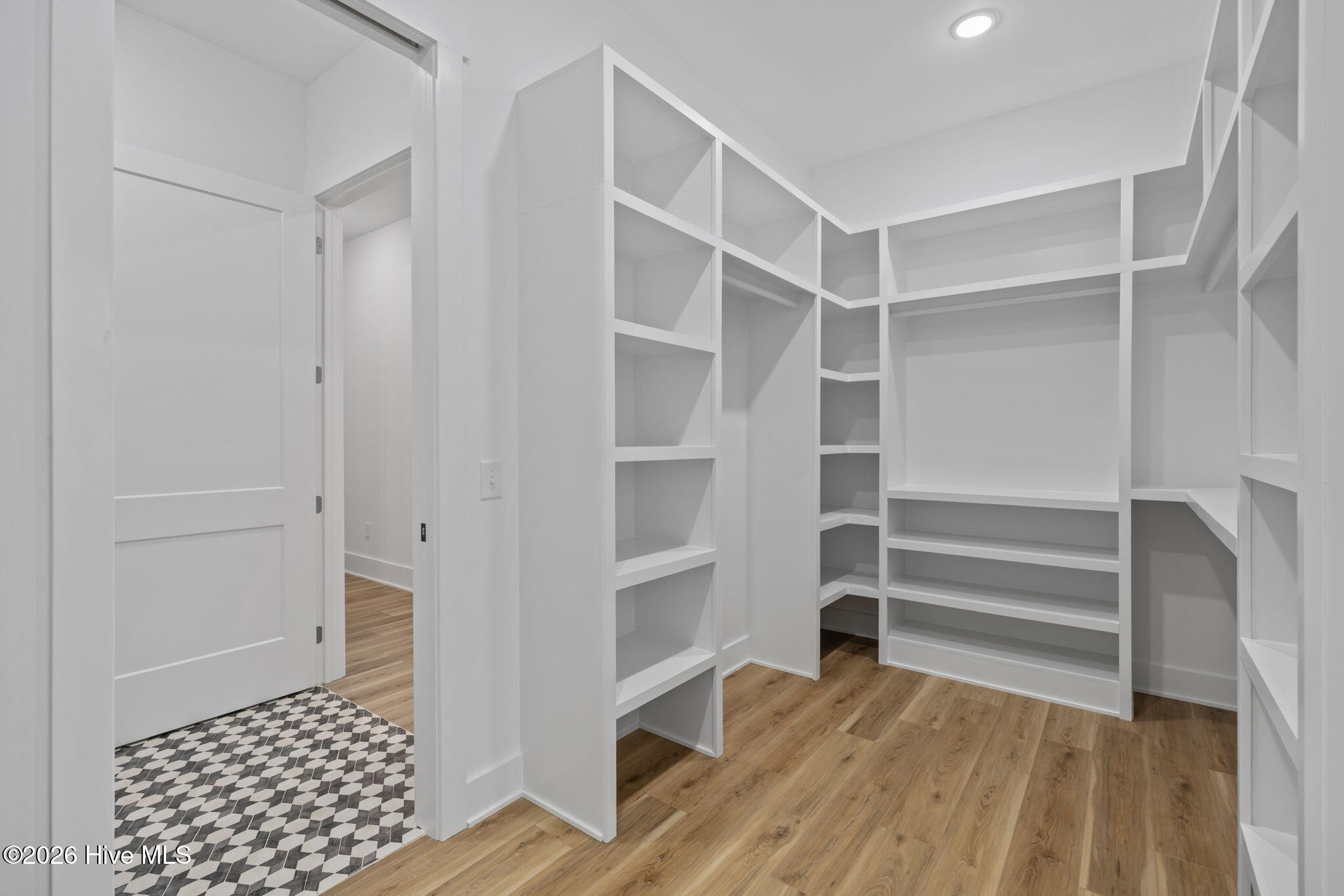 100561679 | Photo 22