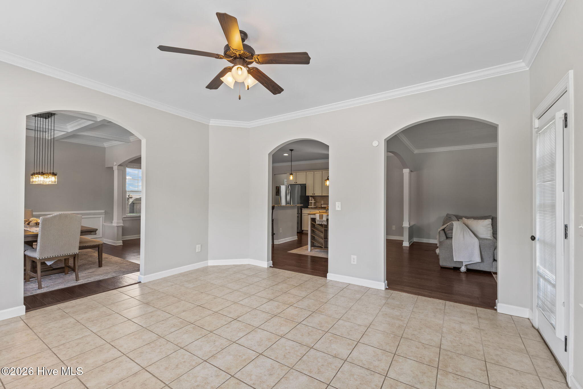 100554627 | Photo 16