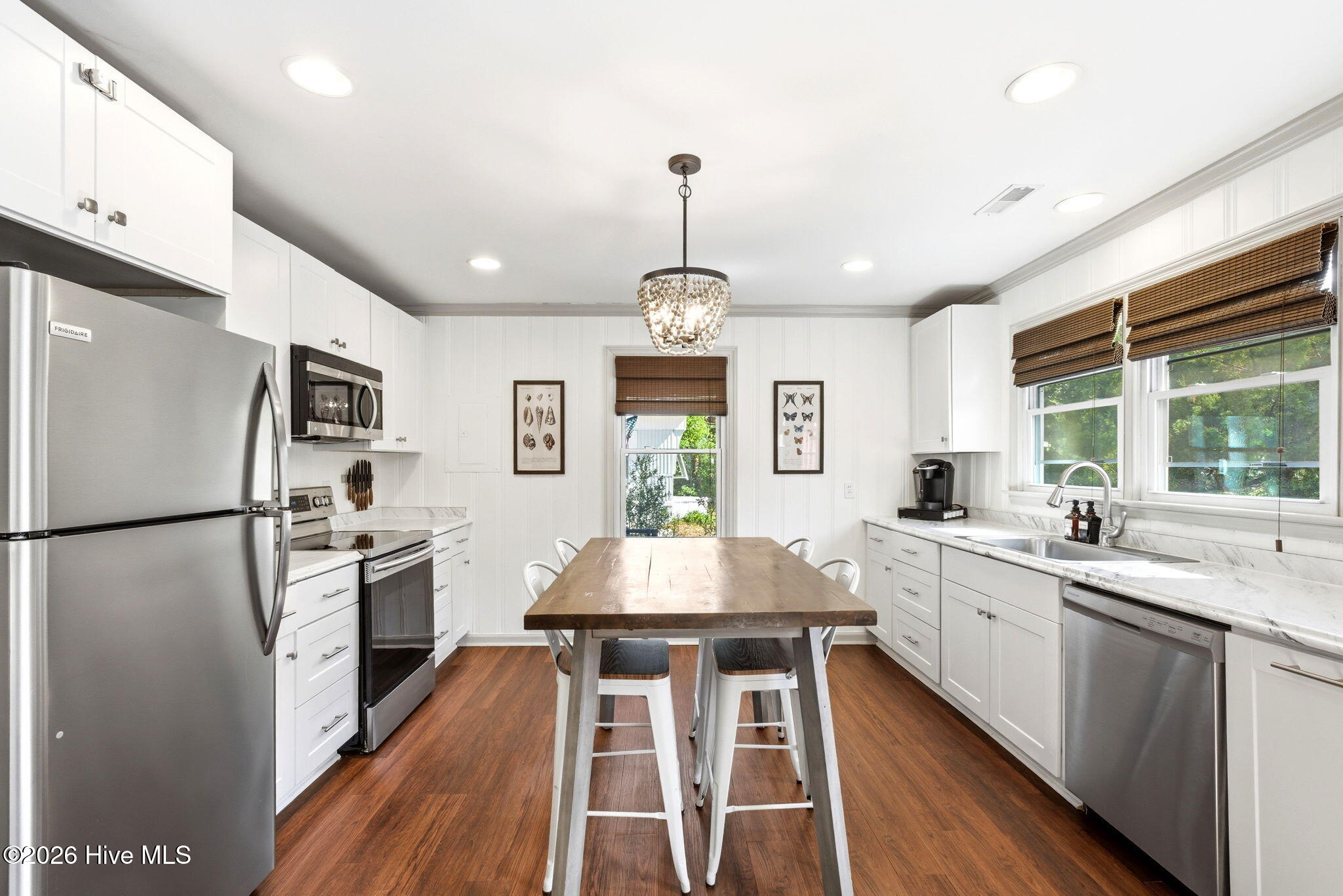 100569703 | Photo 12