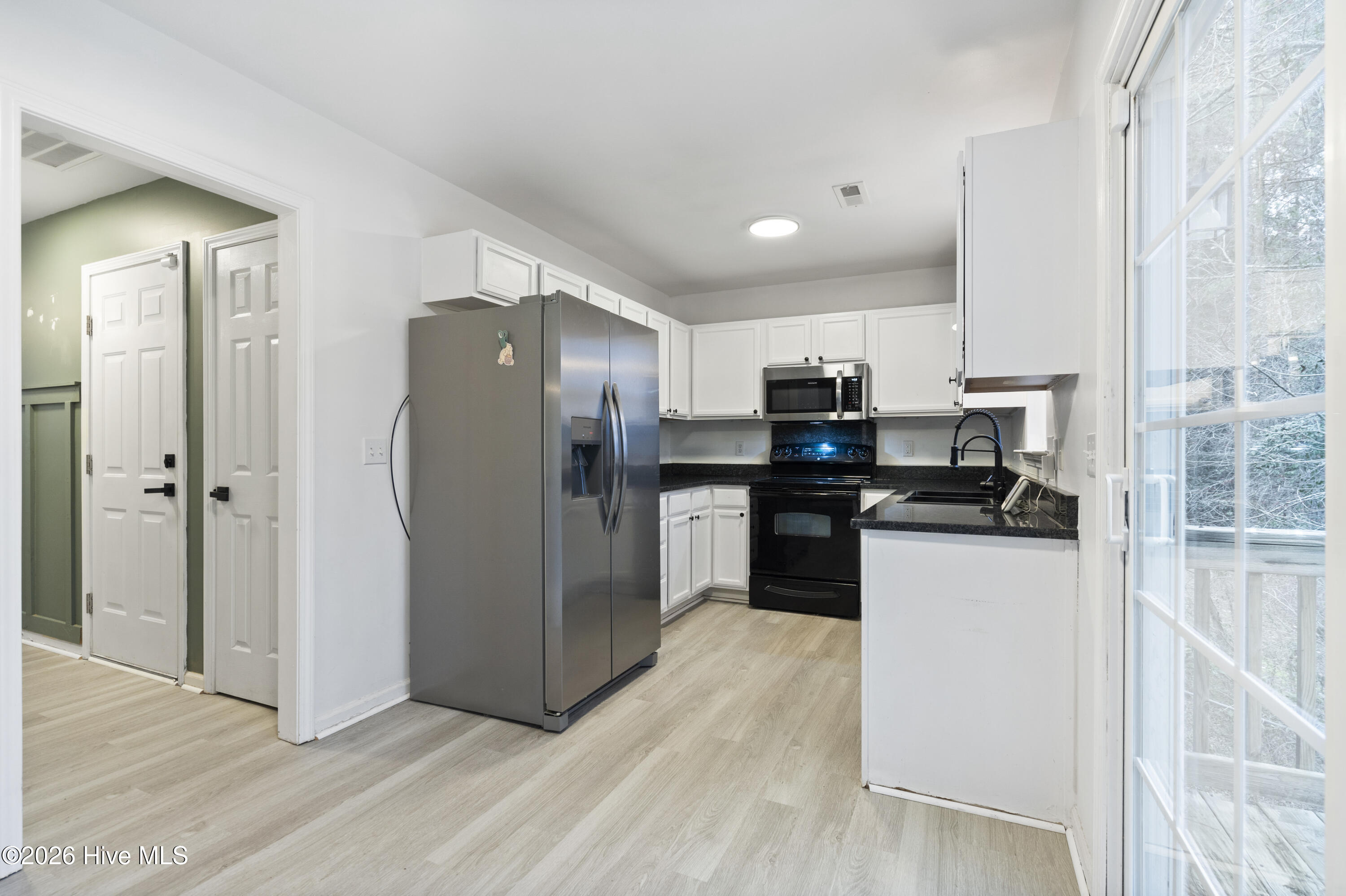 100557847 | Photo 11