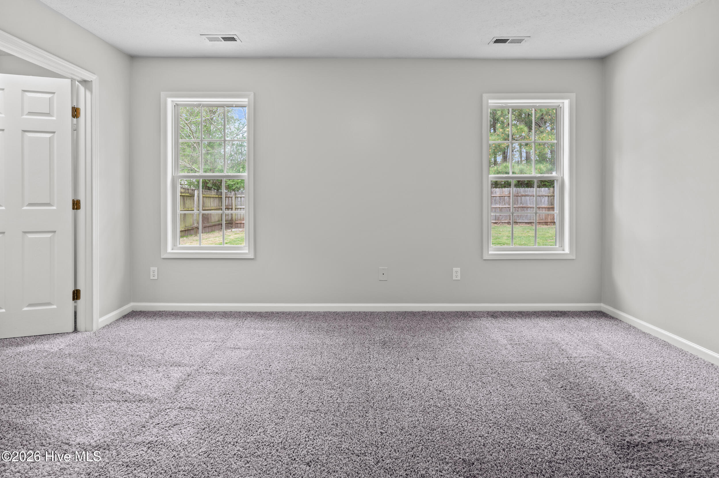 100562956 | Photo 23