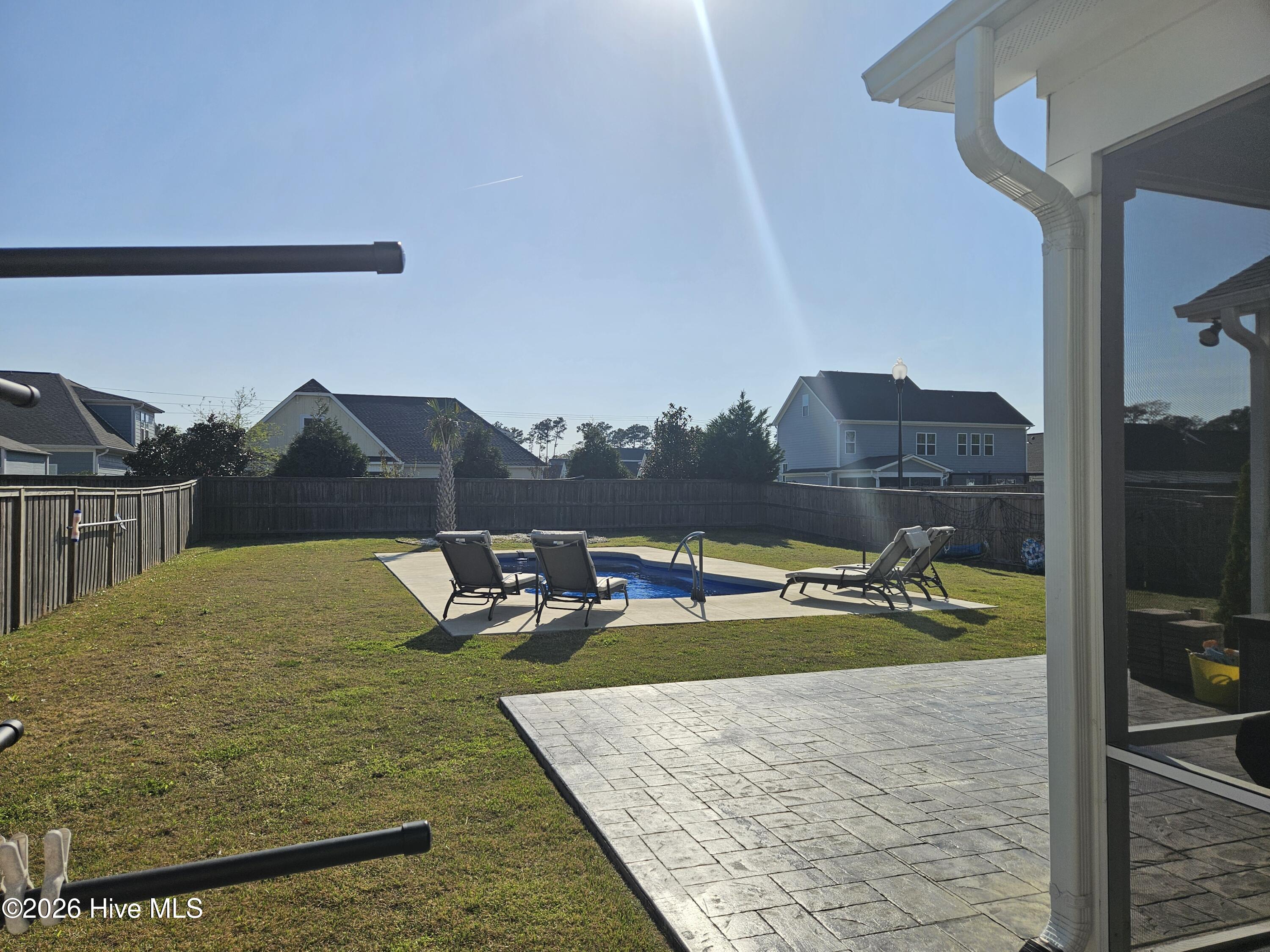 100569163 | Photo 31