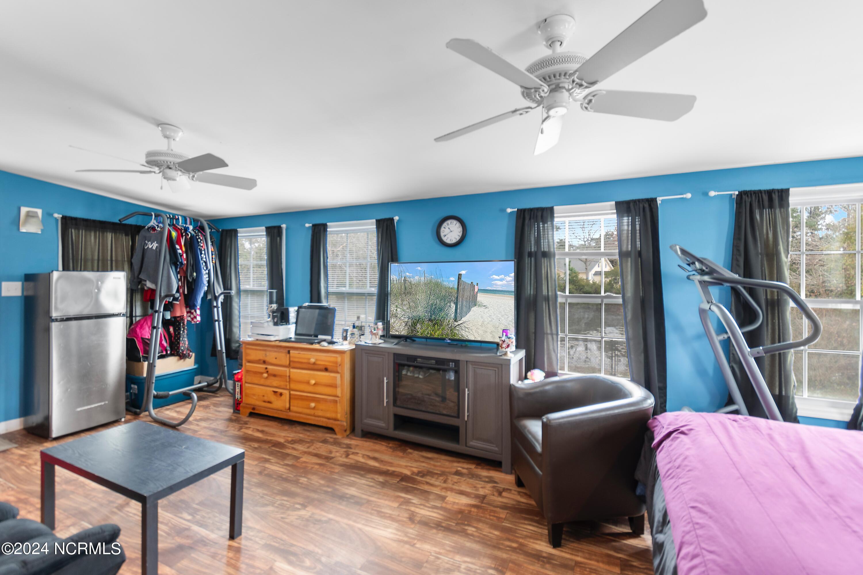 100547405 | Photo 14