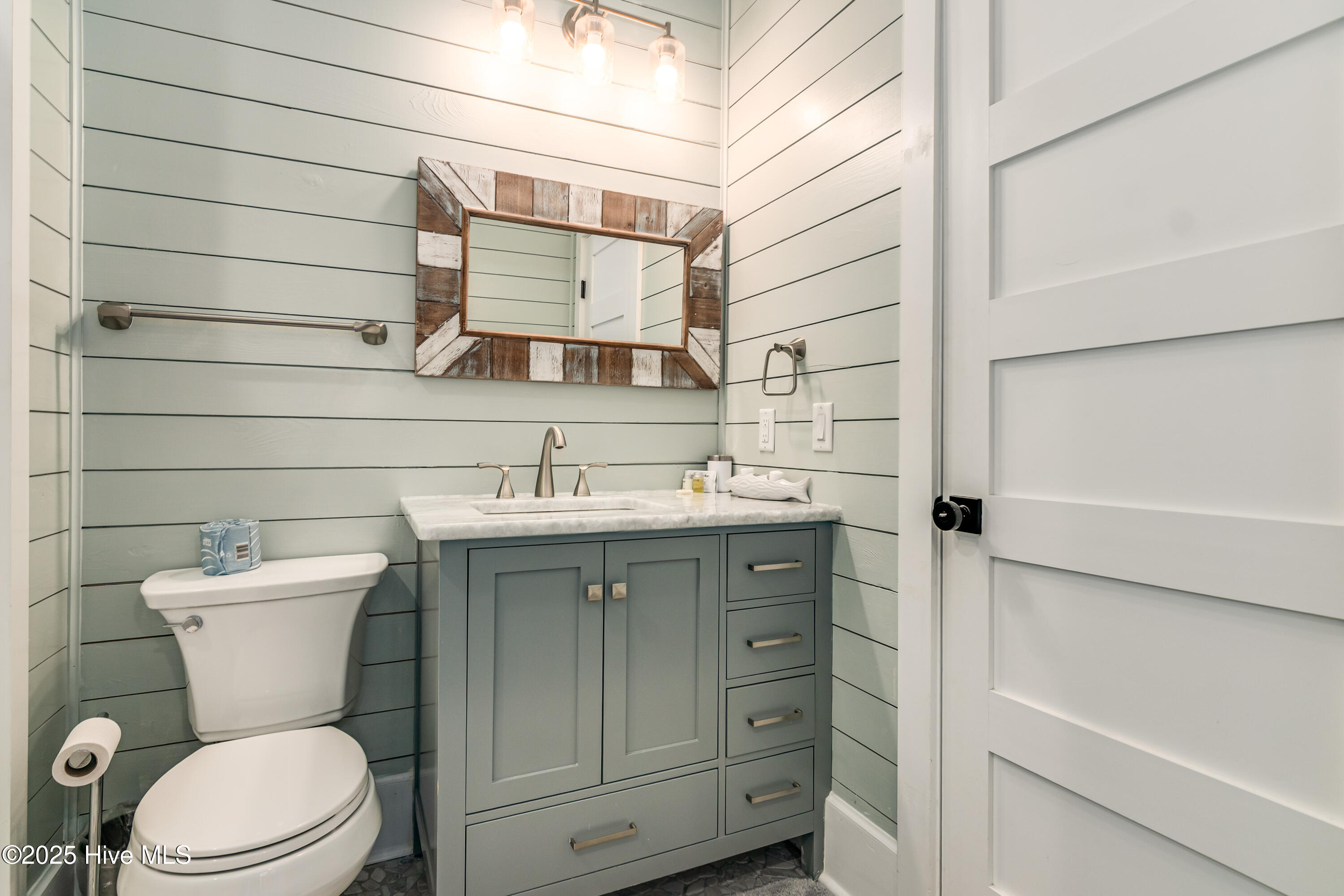 100530236 | Photo 37