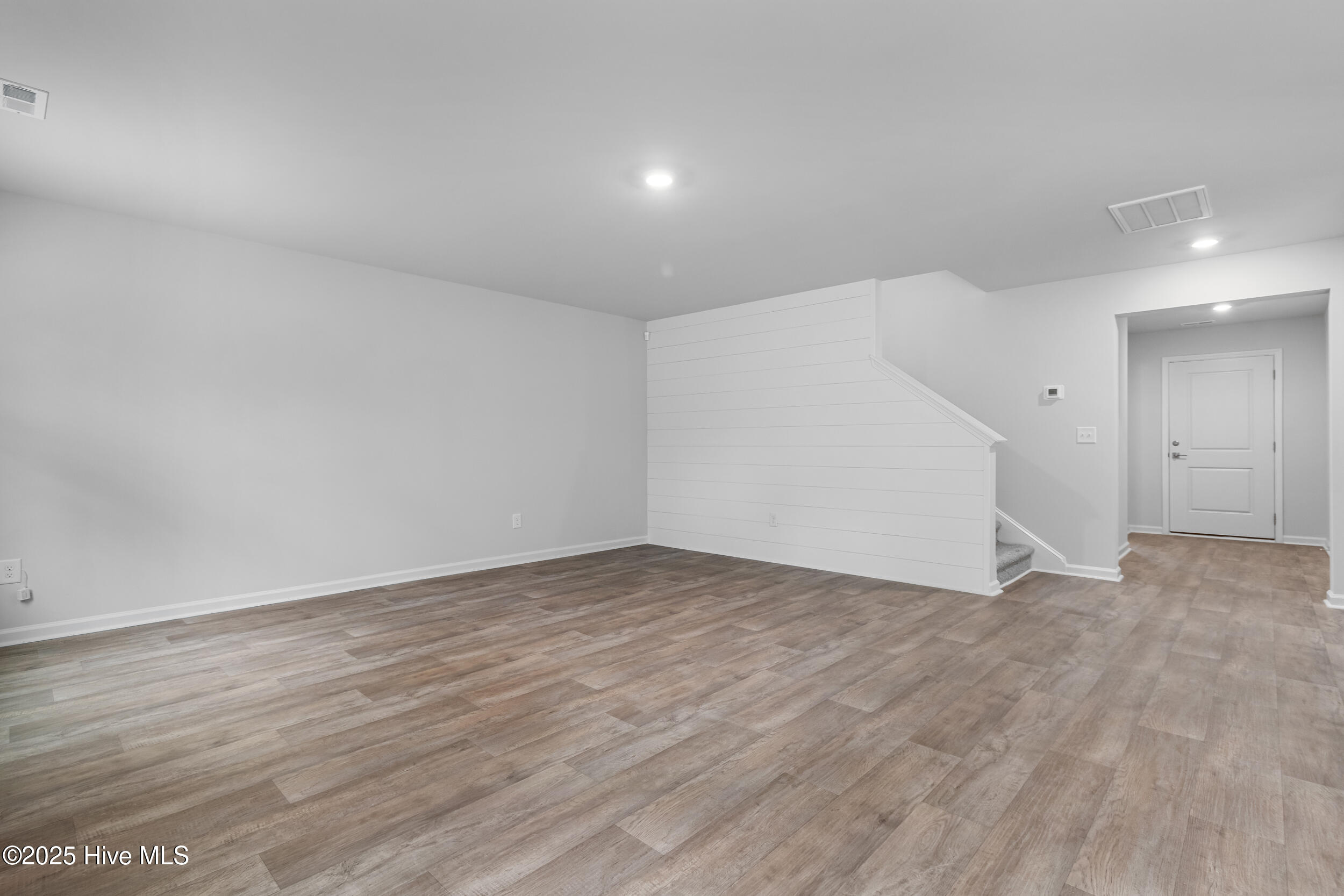 100538946 | Photo 14