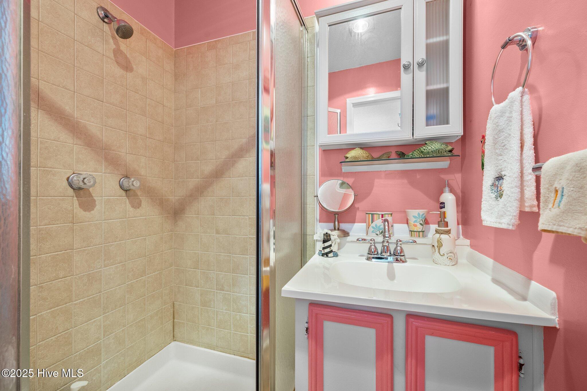 100559398 | Photo 28