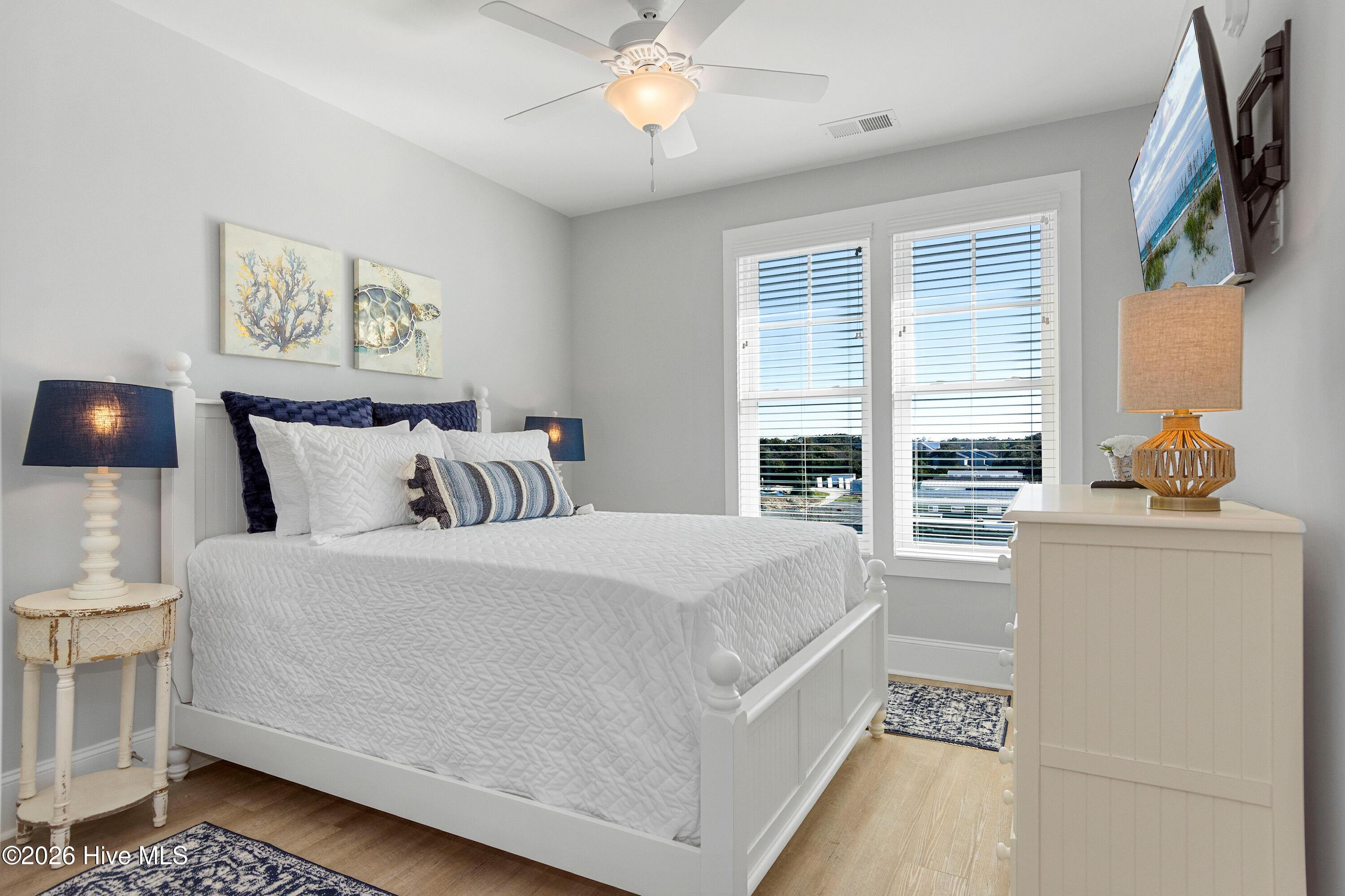 100565298 | Photo 14