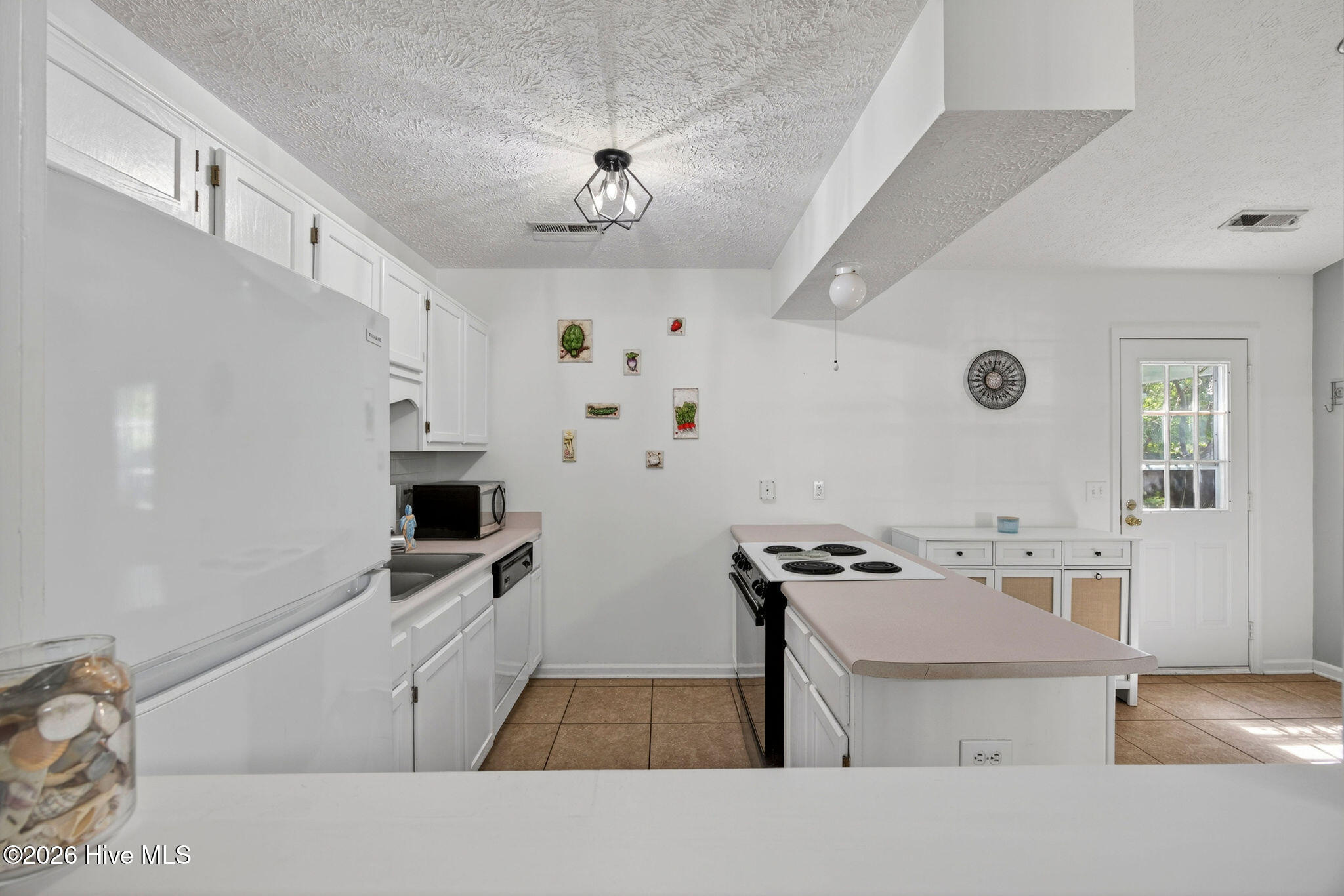 100567464 | Photo 16