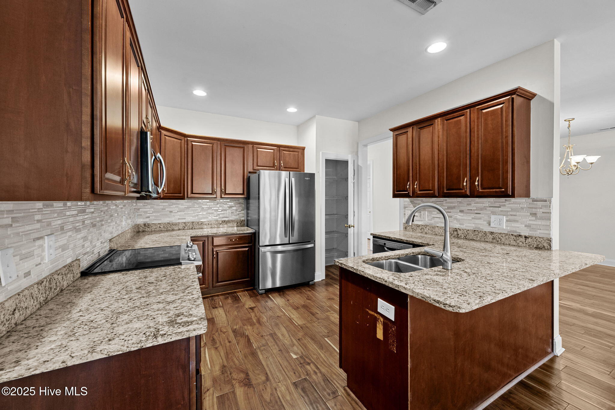 100535127 | Photo 13