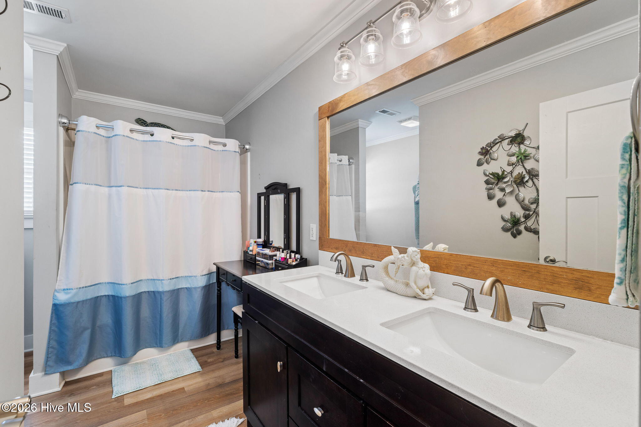 100562103 | Photo 22