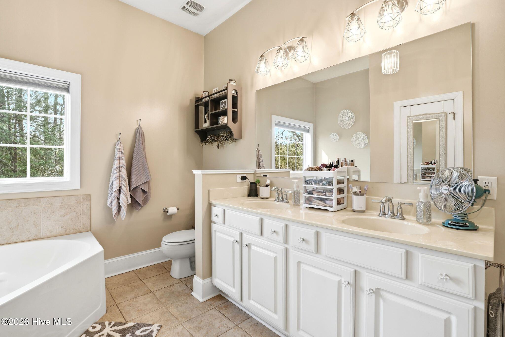 100561689 | Photo 31