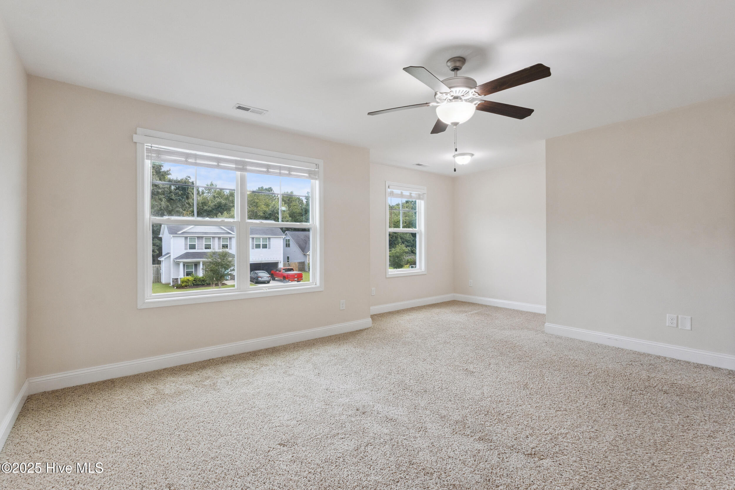 100521845 | Photo 26