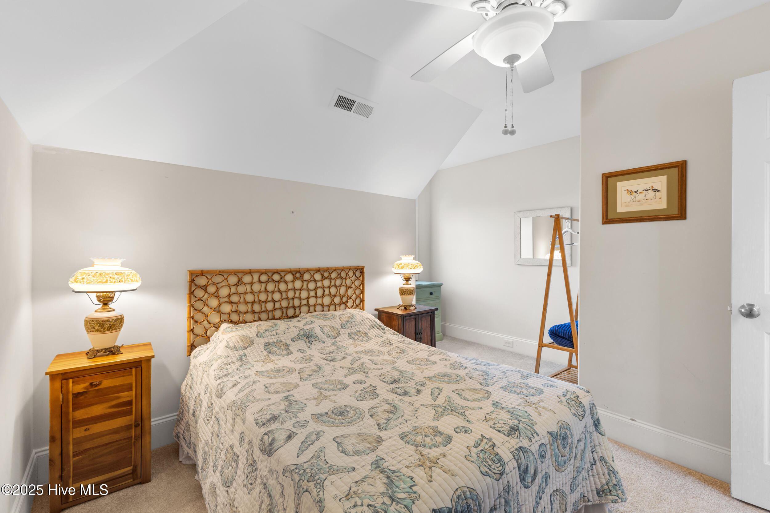 100506404 | Photo 32