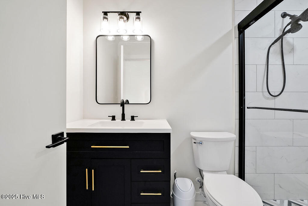 100570405 | Photo 17