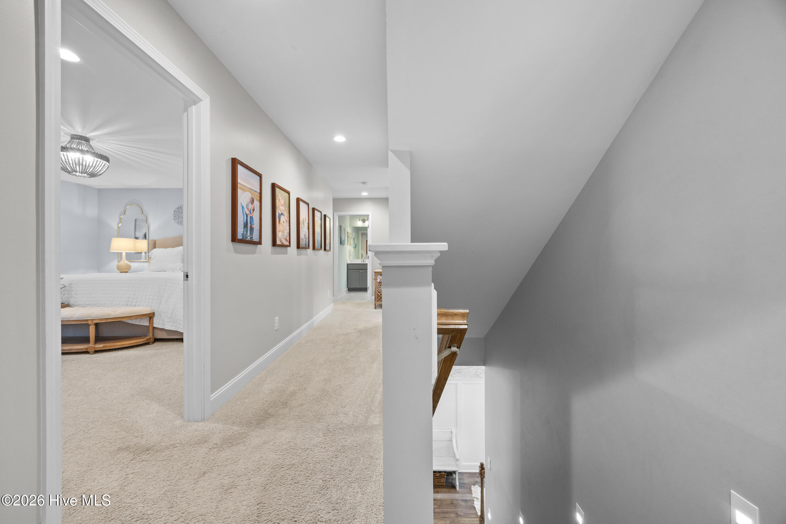 100566940 | Photo 36