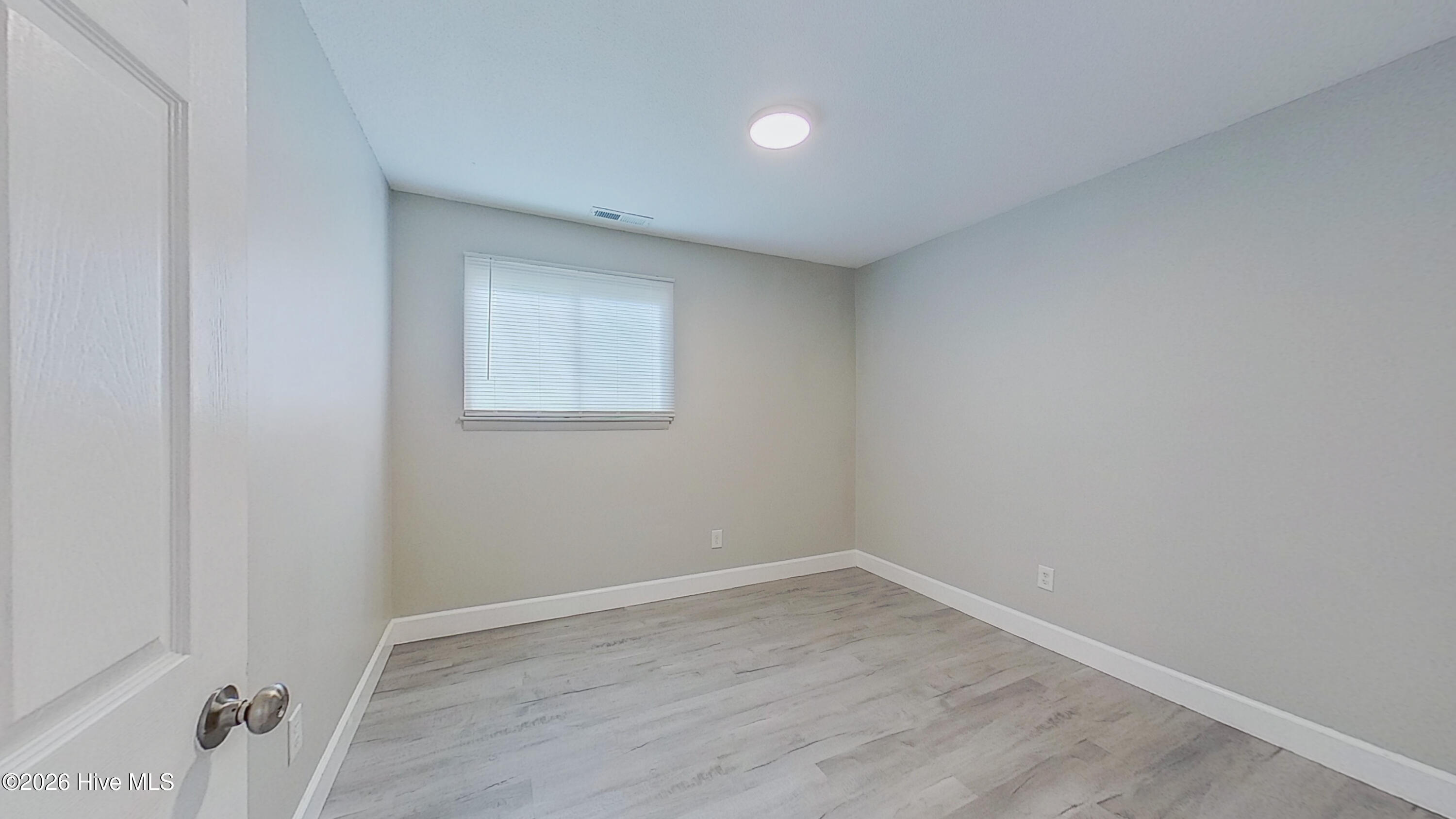 100564007 | Photo 32