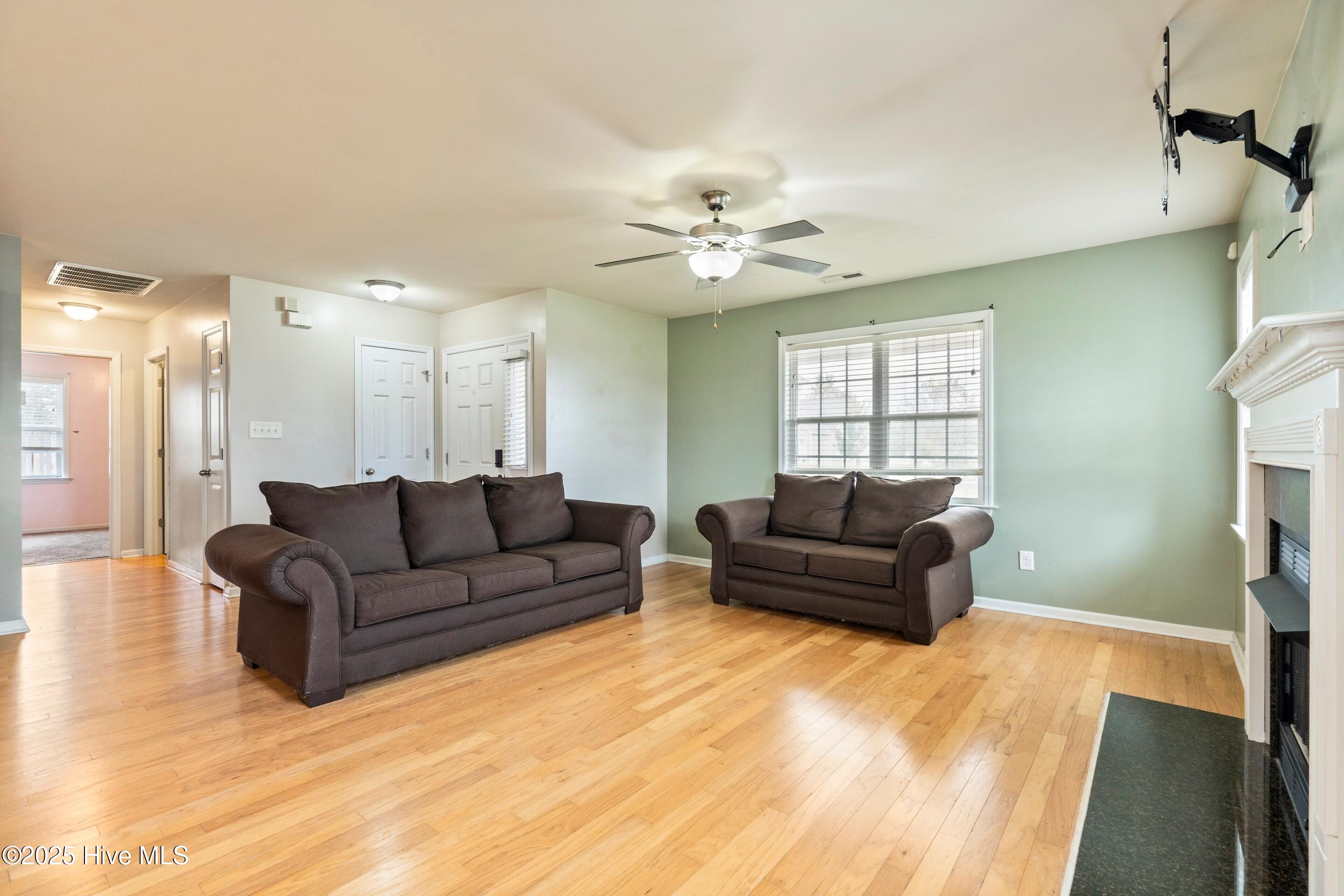 100530465 | Photo 17