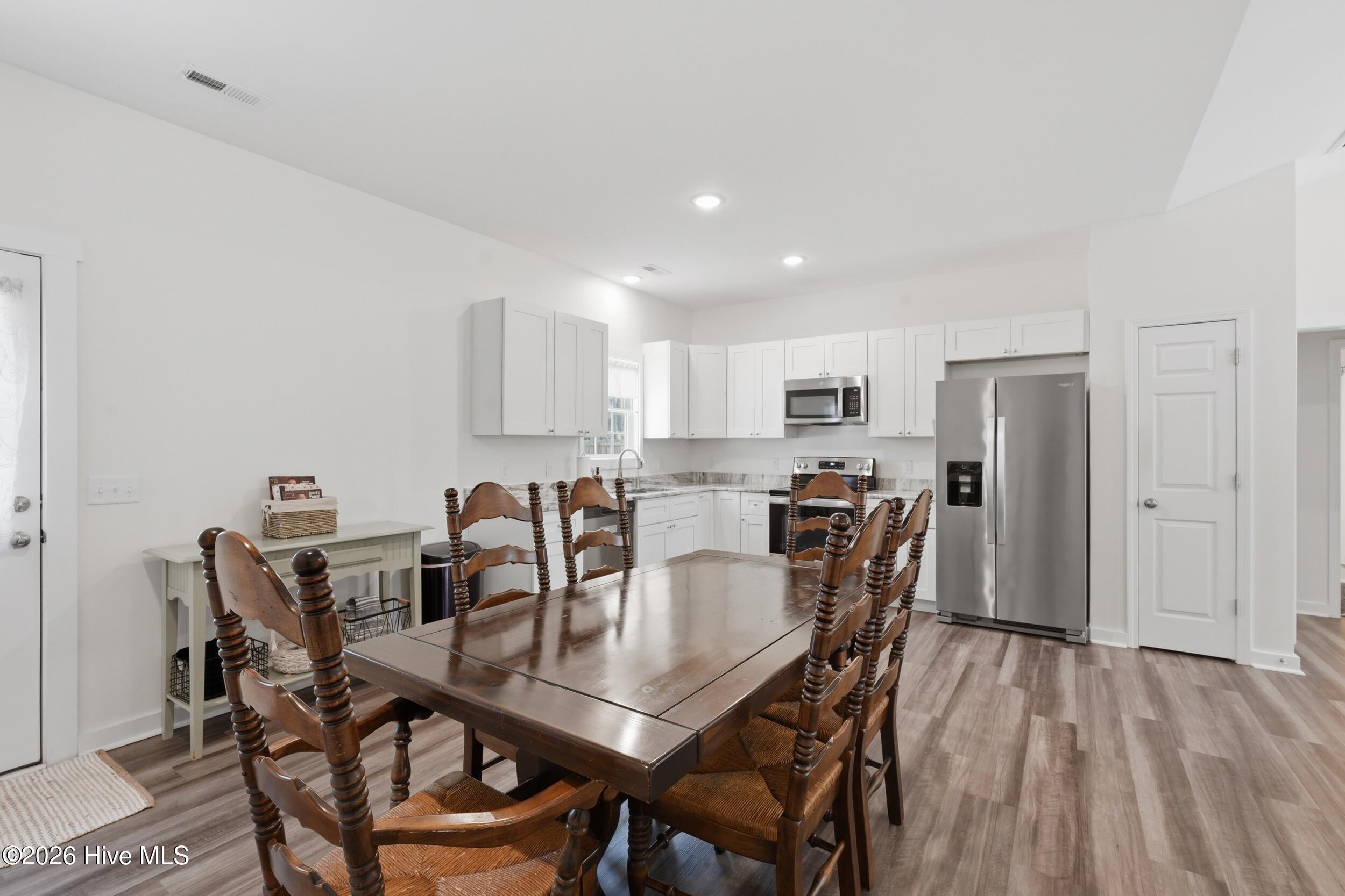 100560359 | Photo 12