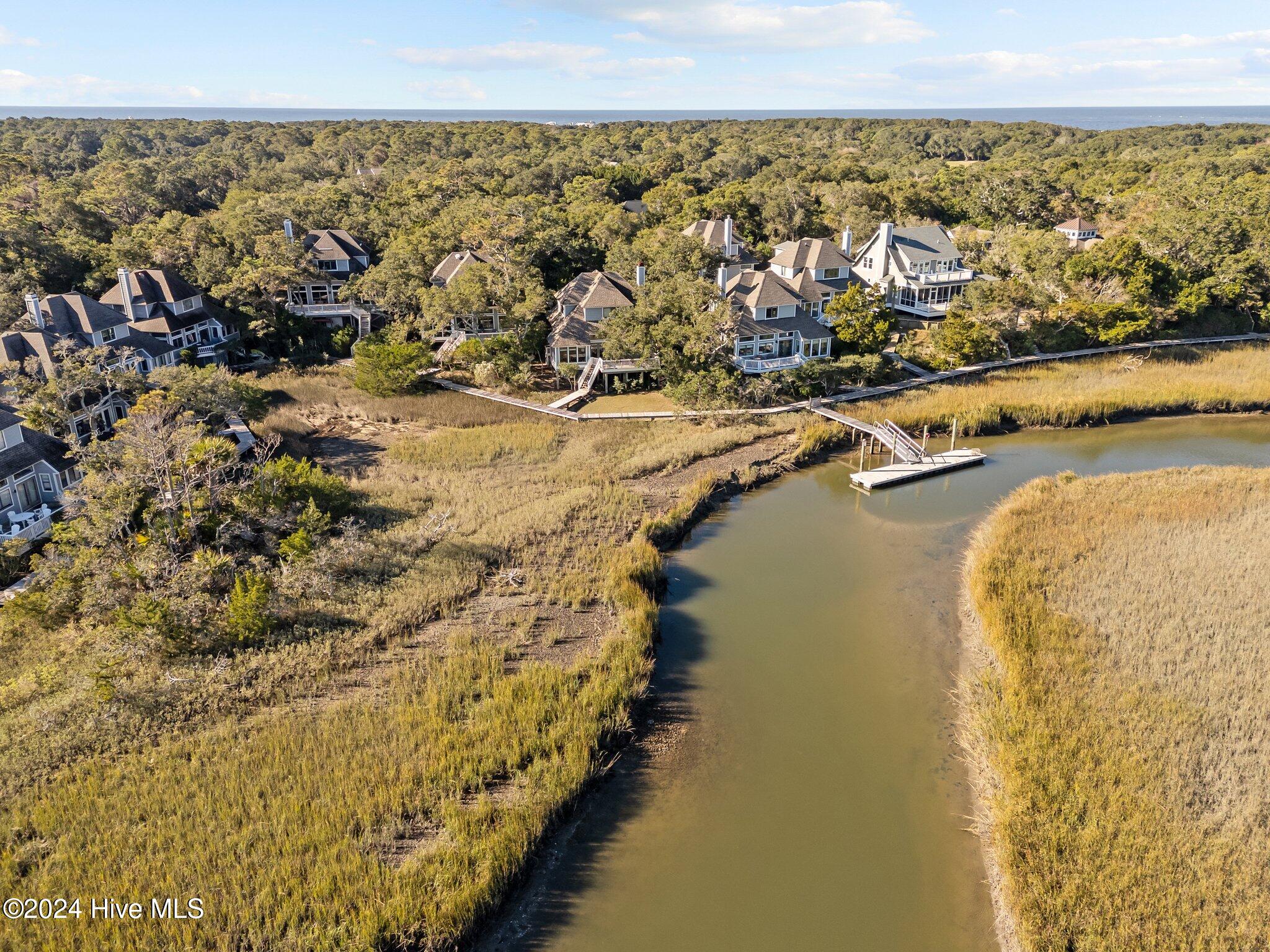 100477825 | Photo 48