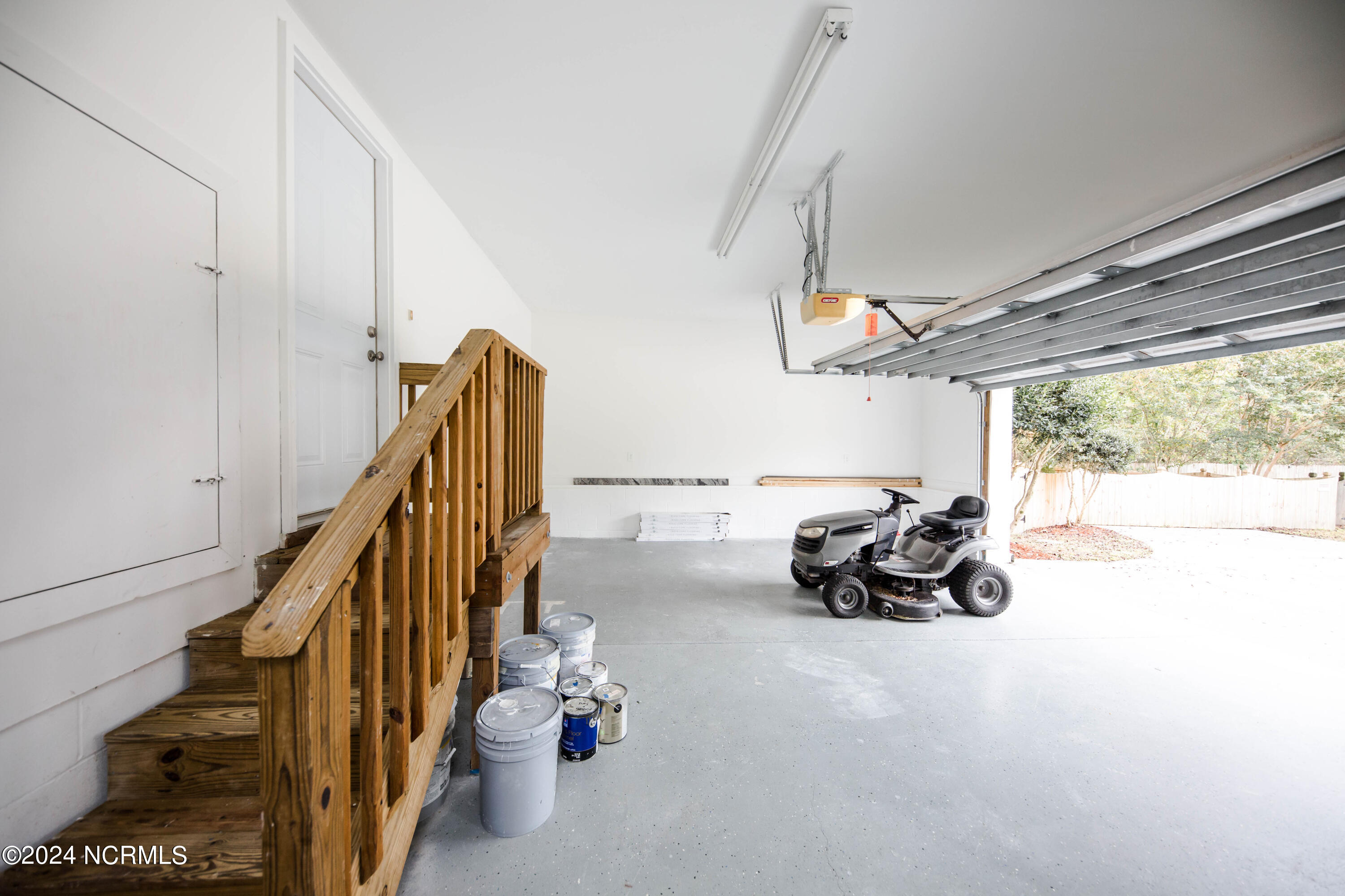 100566053 | Photo 47