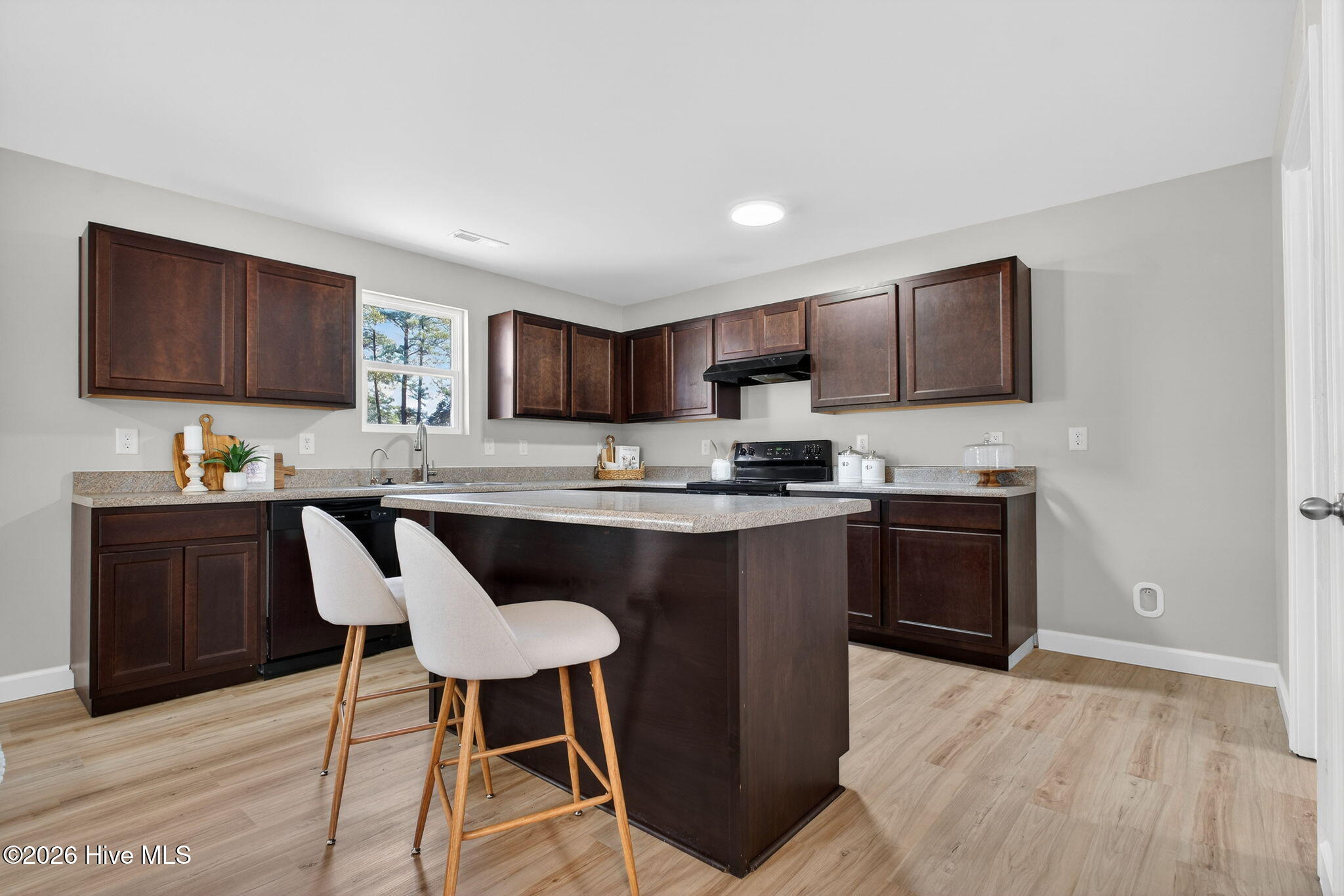 100553620 | Photo 10