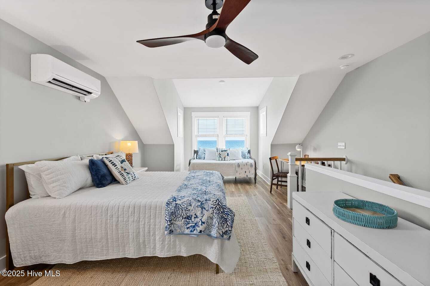 100543911 | Photo 34