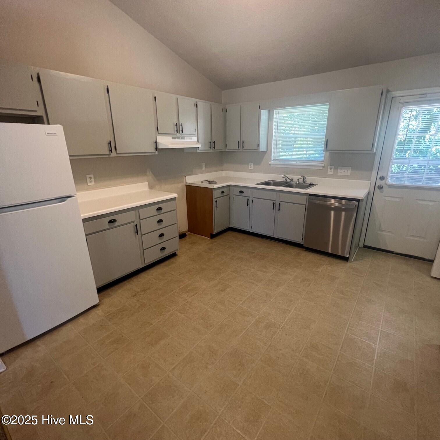 Kitchen - 4116-A Bridge Ct