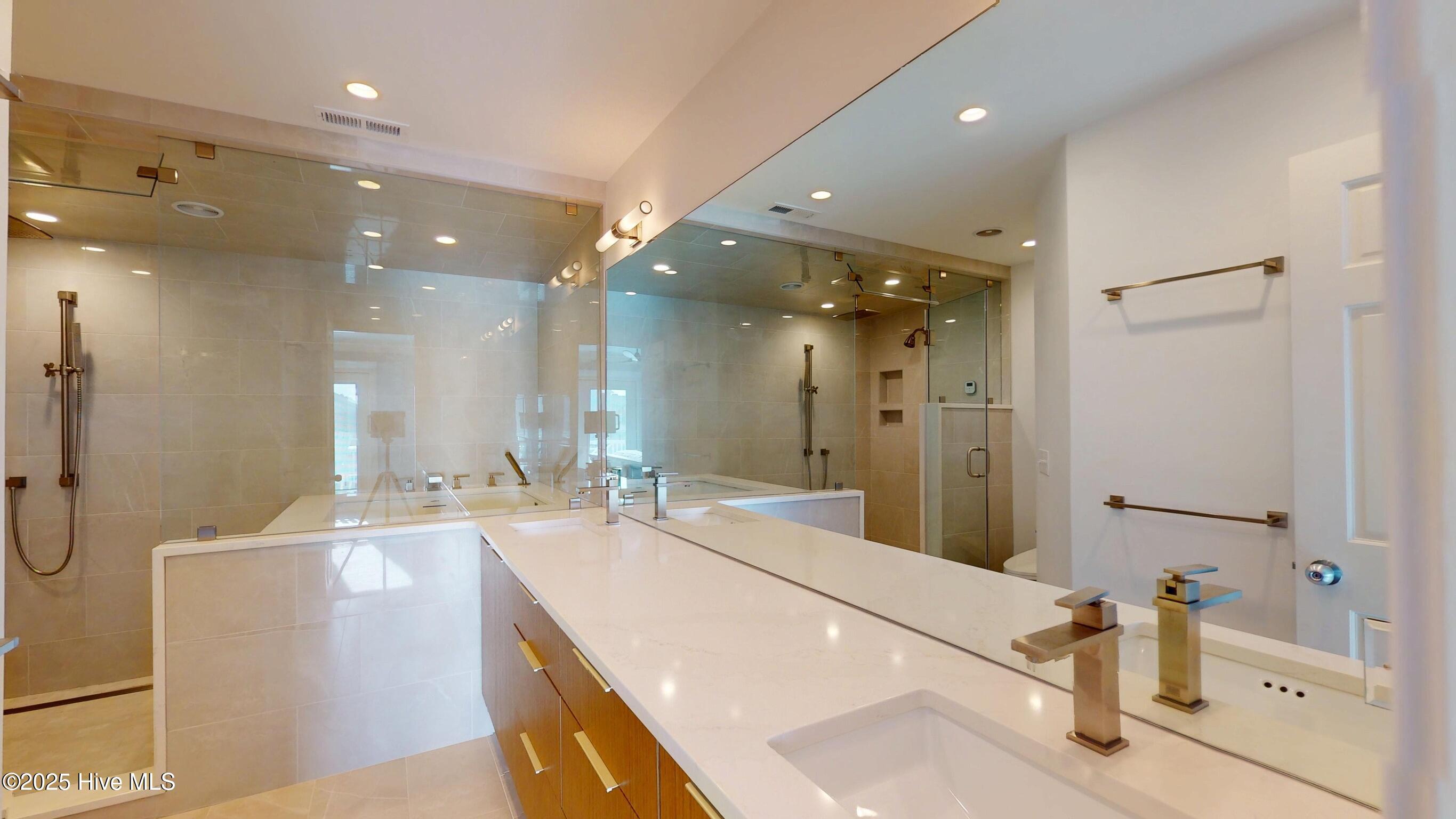 100543231 | Photo 62