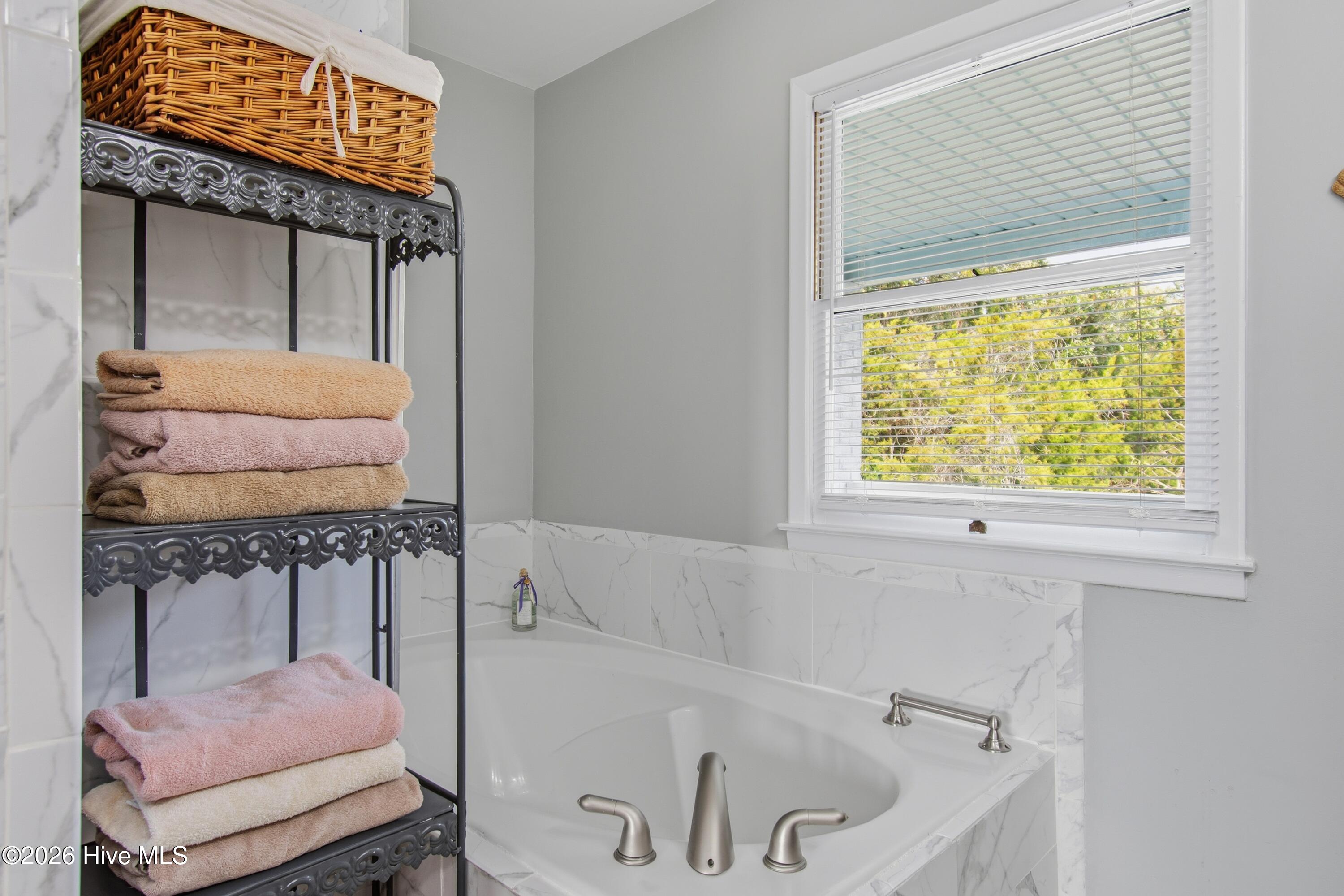 100549205 | Photo 43