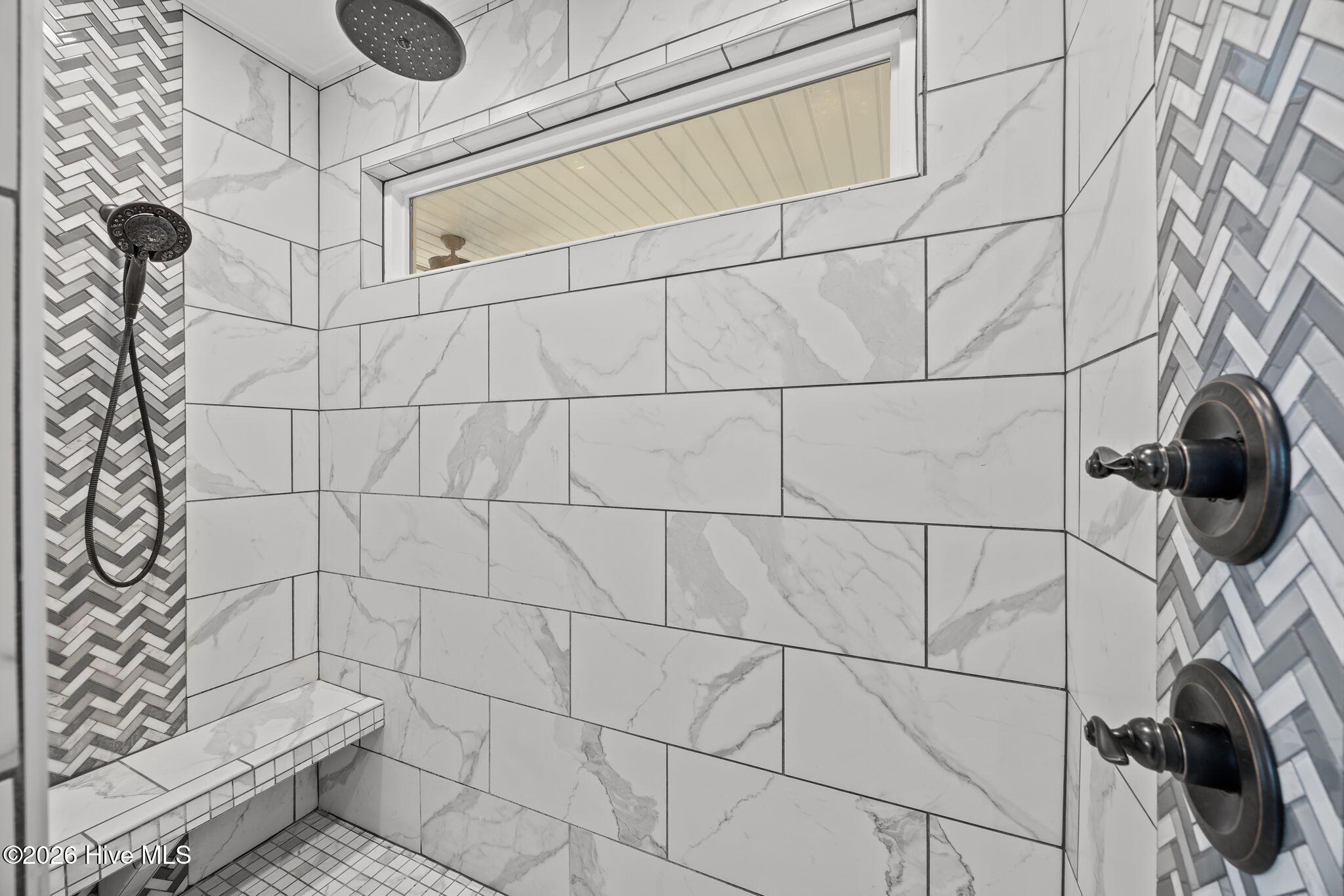 100548443 | Photo 27