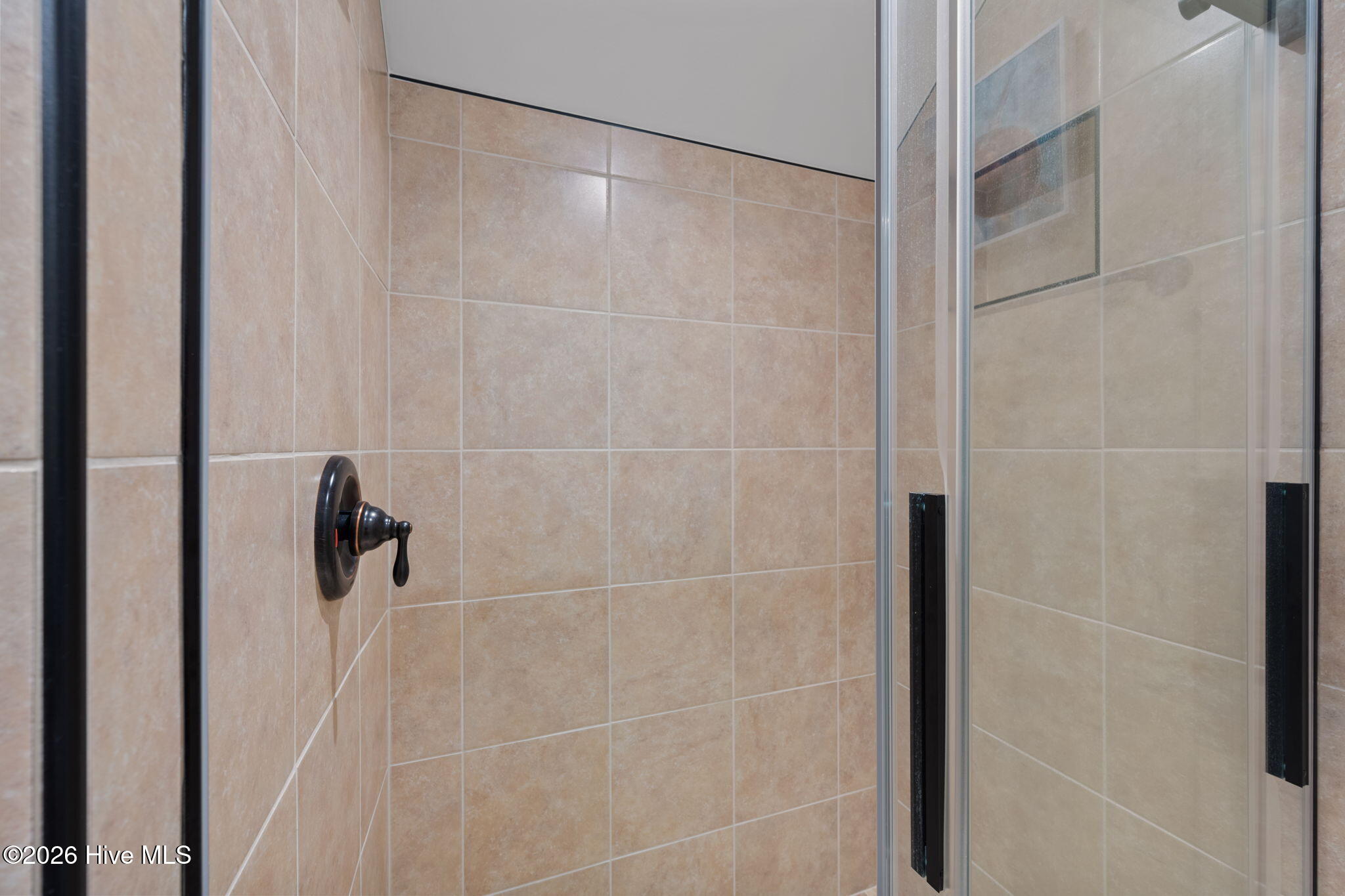 100568549 | Photo 35