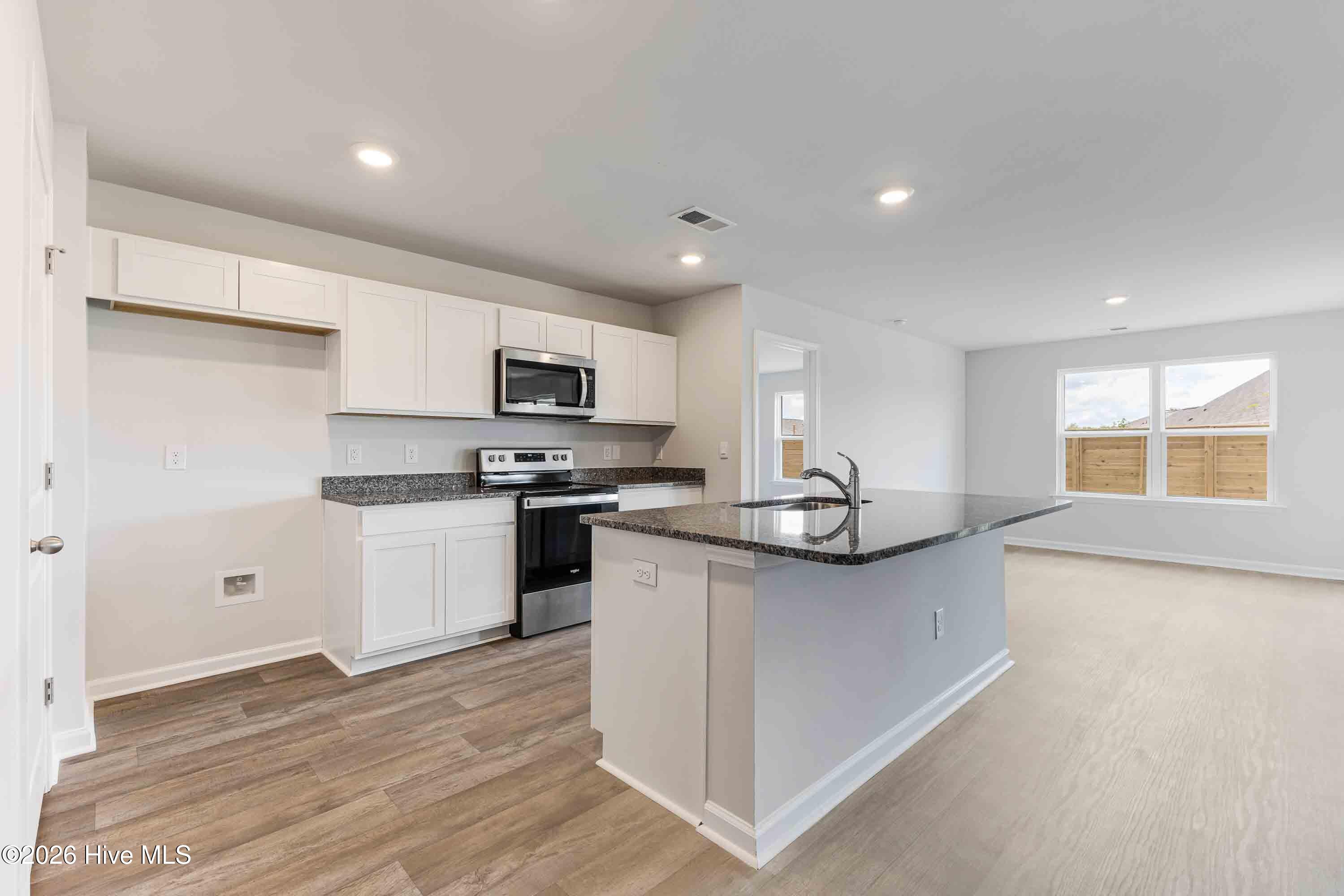 100569617 | Photo 10