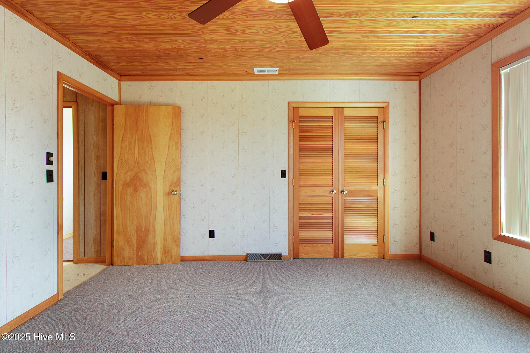 100535334 | Photo 24