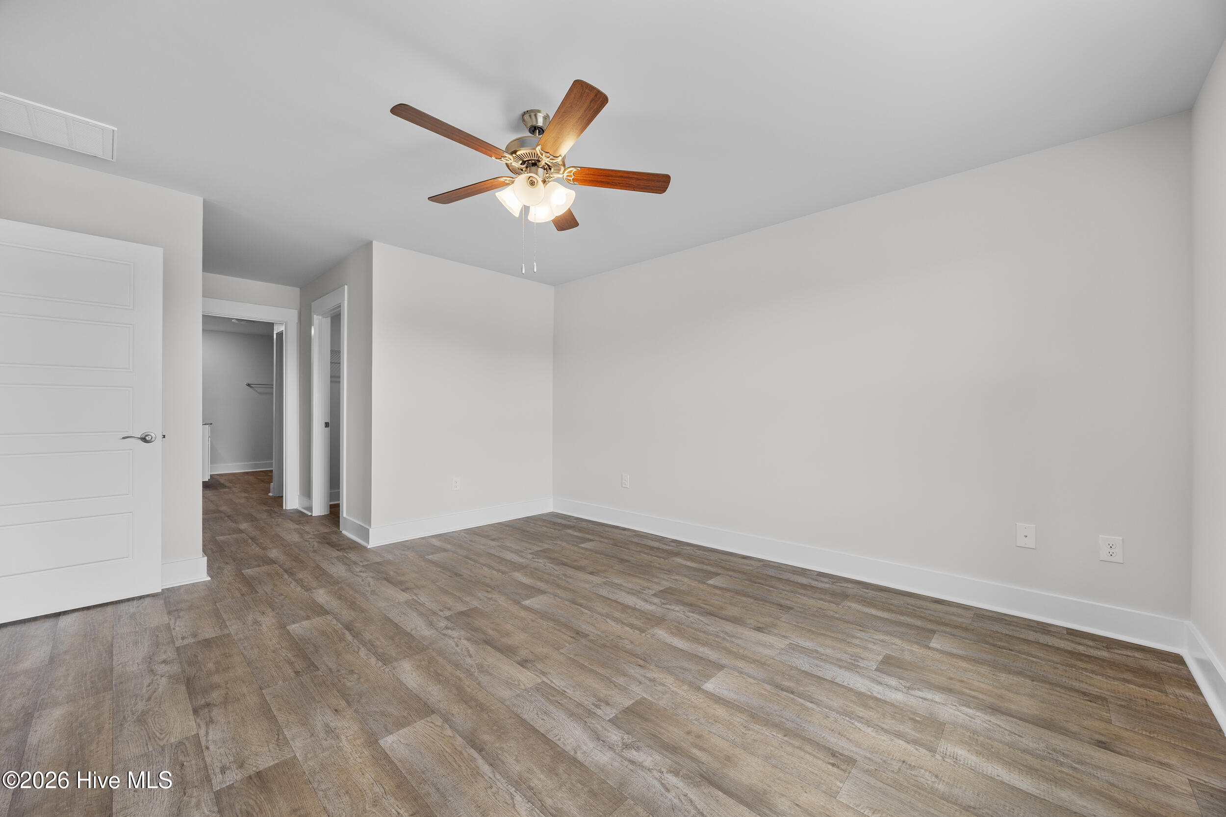 100563426 | Photo 27