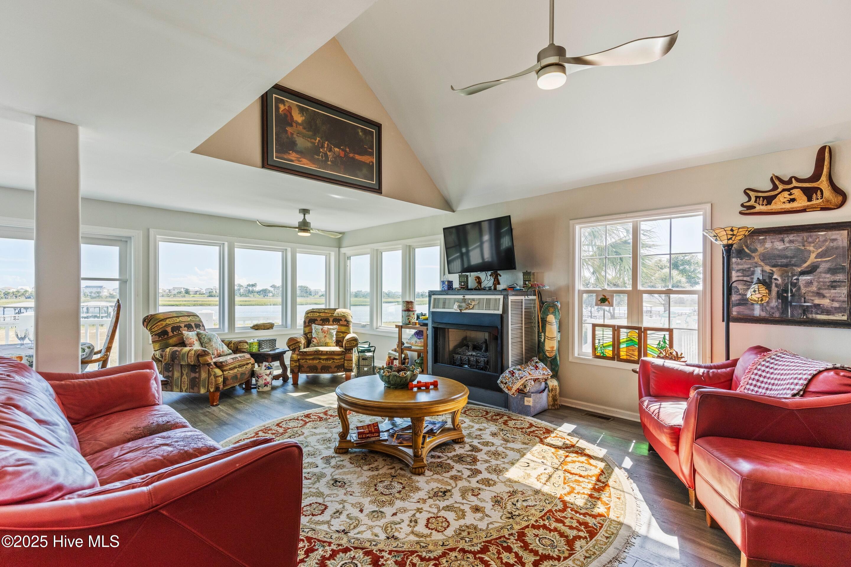 100533338 | Photo 17