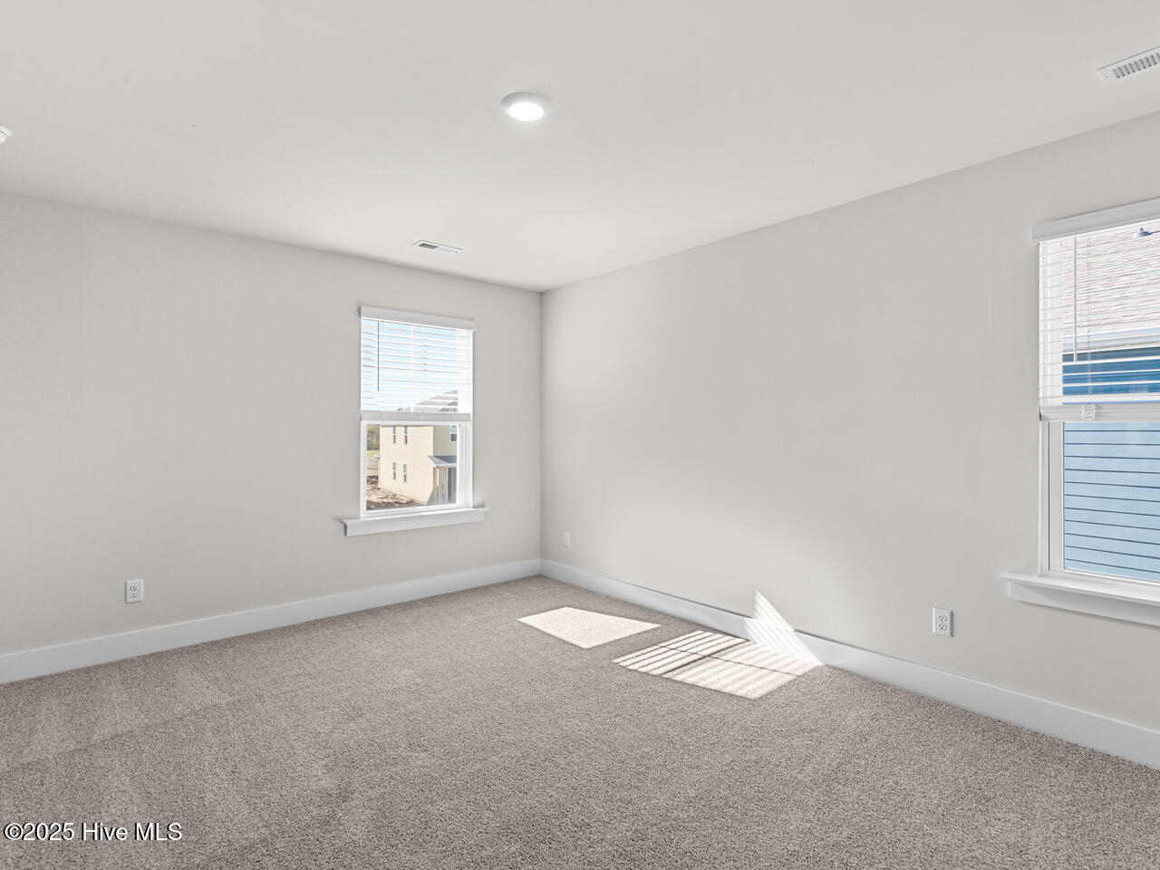 100539196 | Photo 16