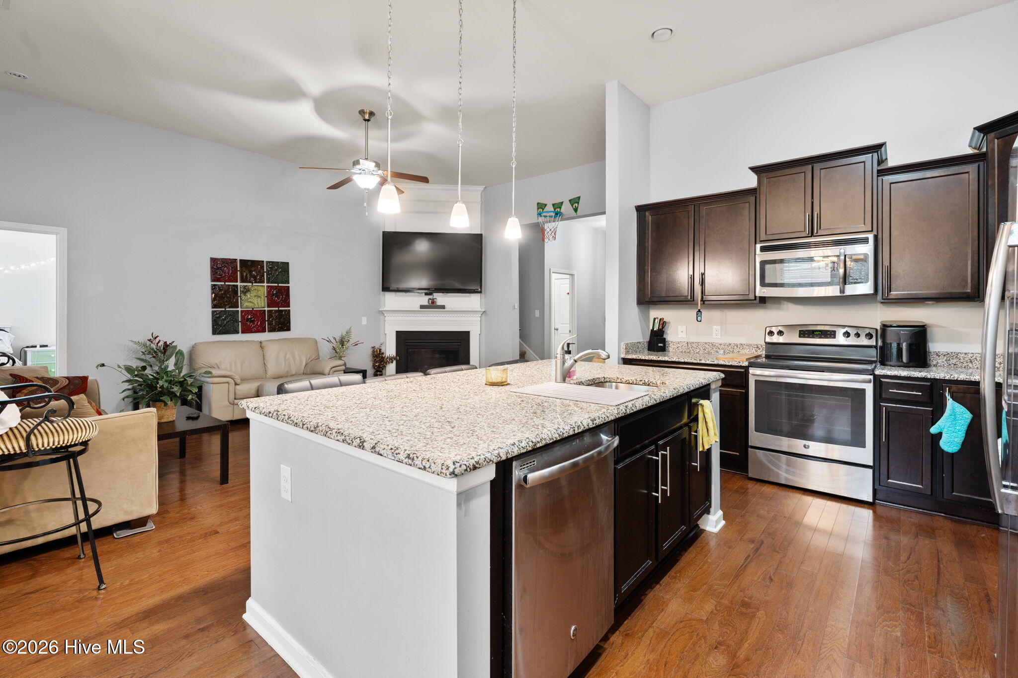 100557369 | Photo 27