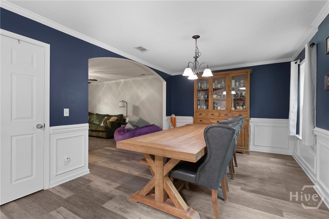 Huge Dining Area open to kitchen