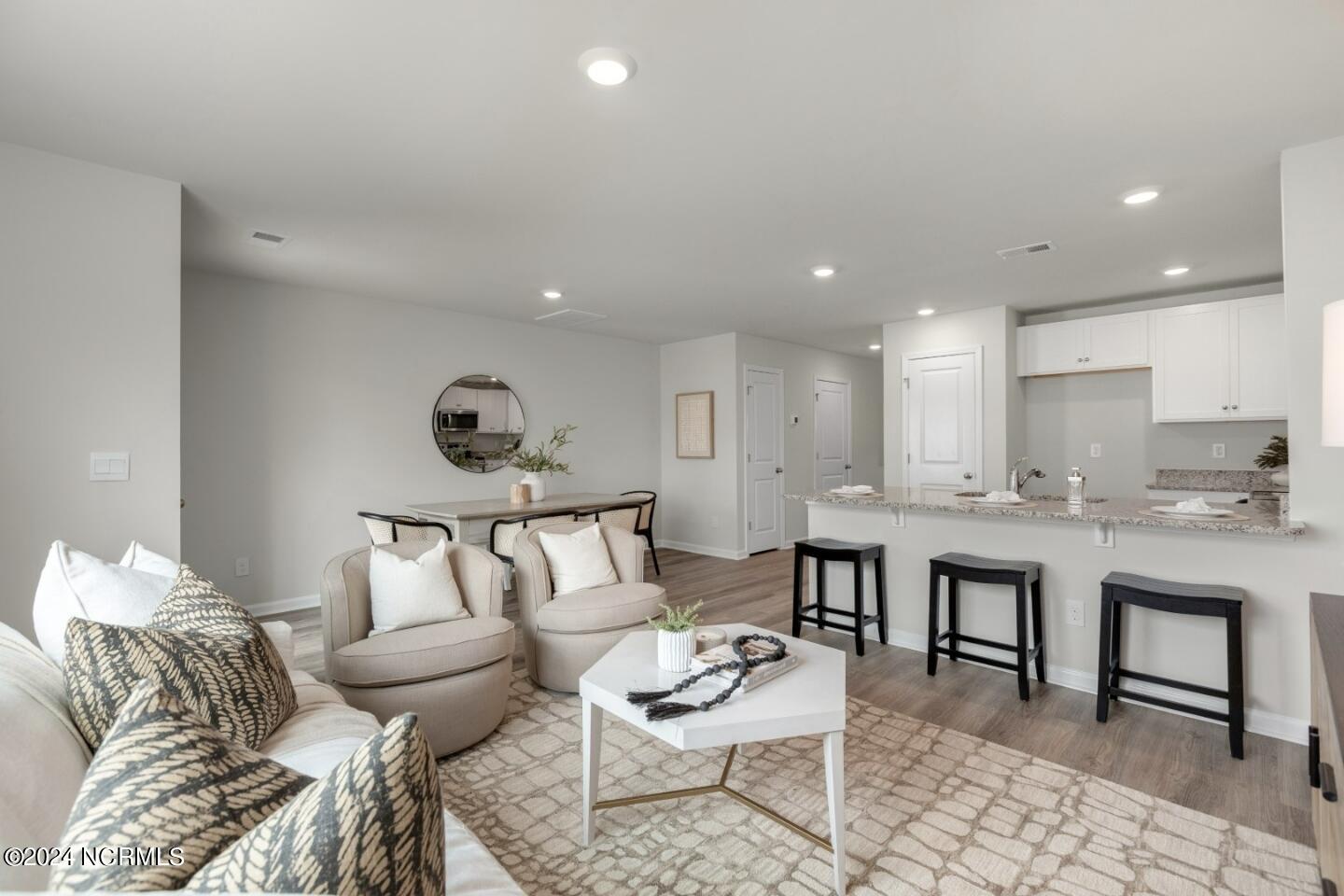 100562451 | Photo 16