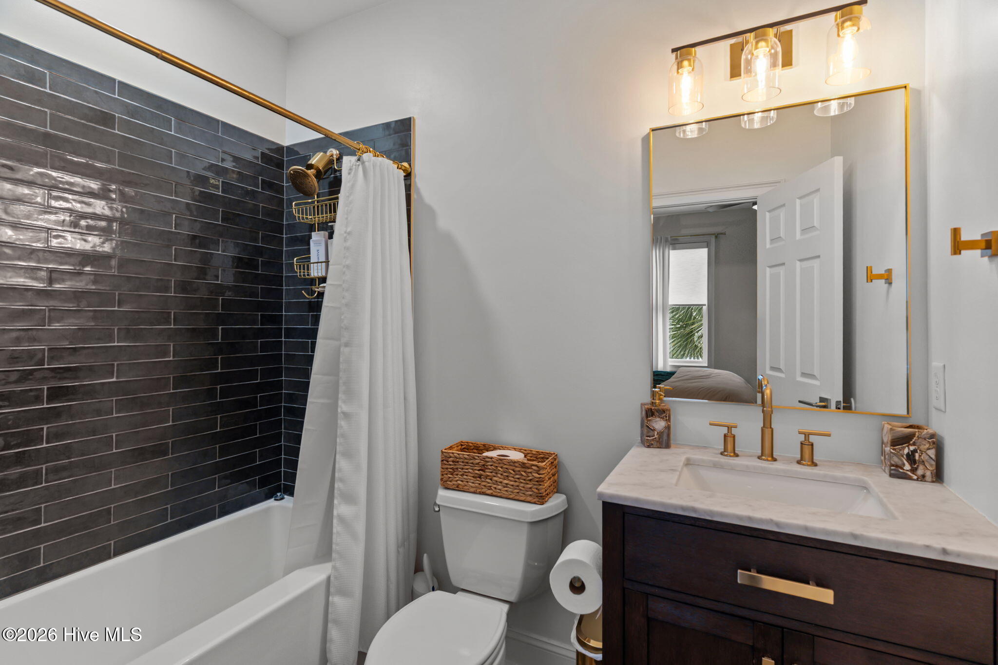 100557264 | Photo 31