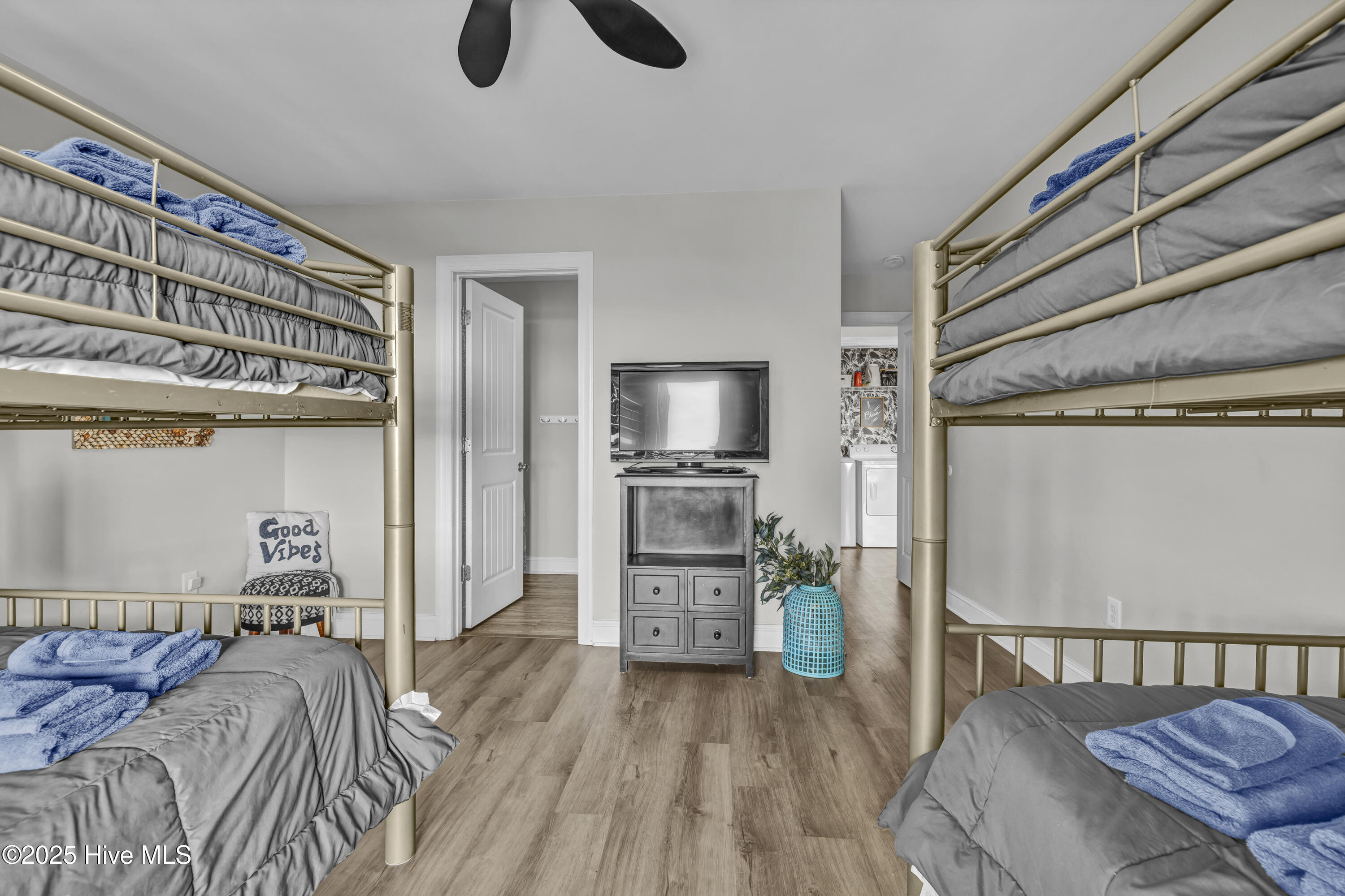 100535806 | Photo 37