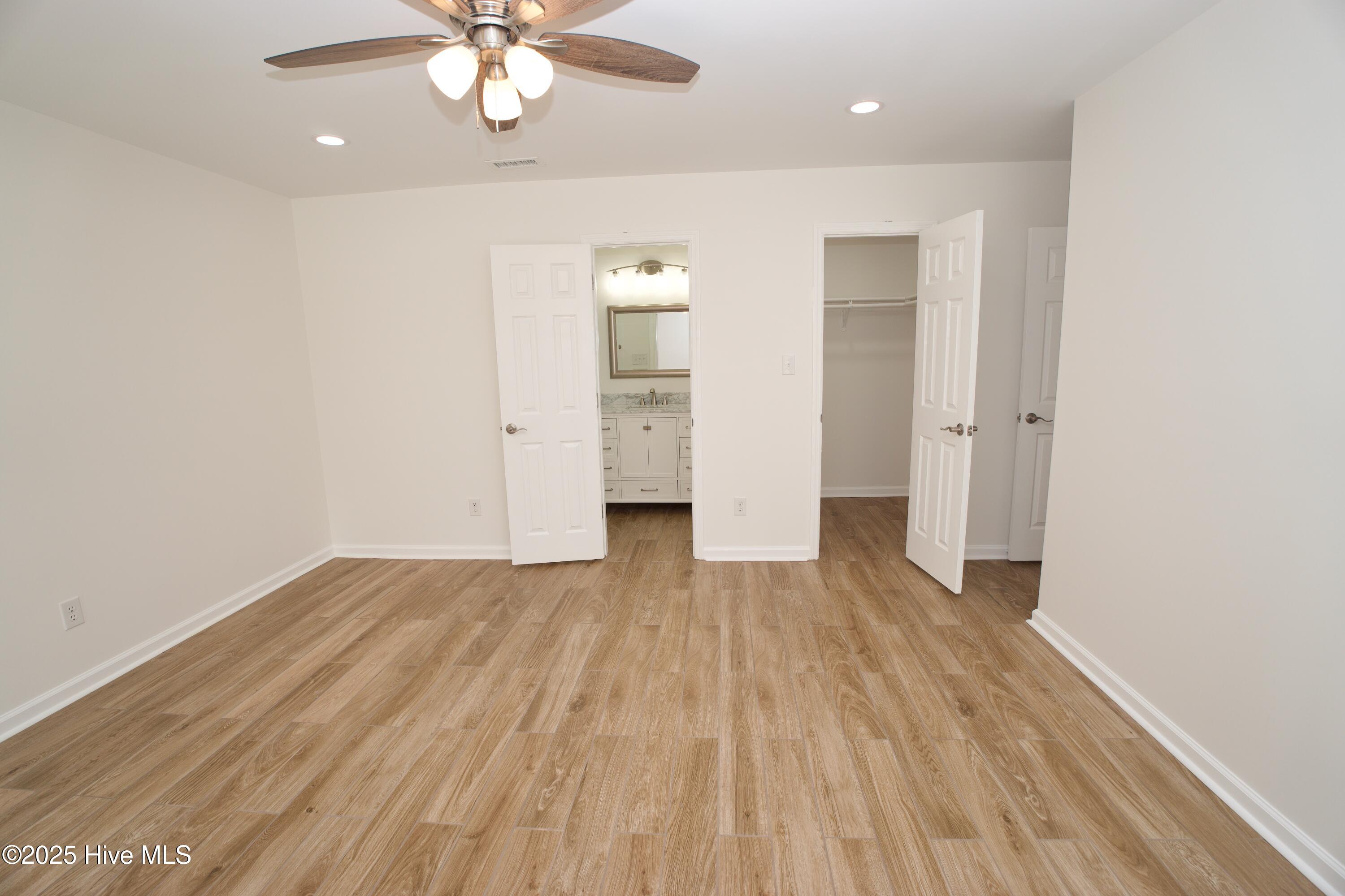 100527332 | Photo 18