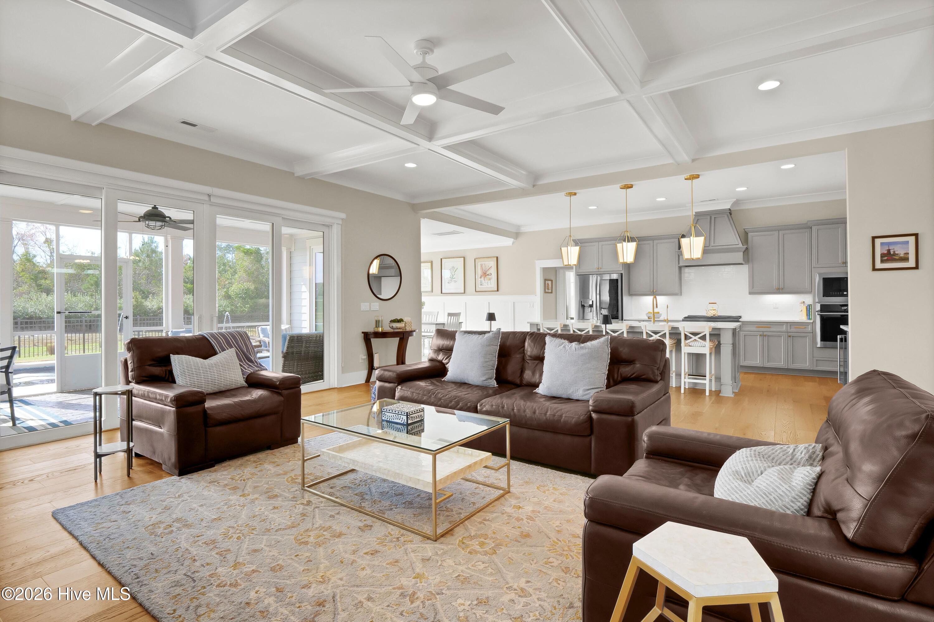 100566298 | Photo 15