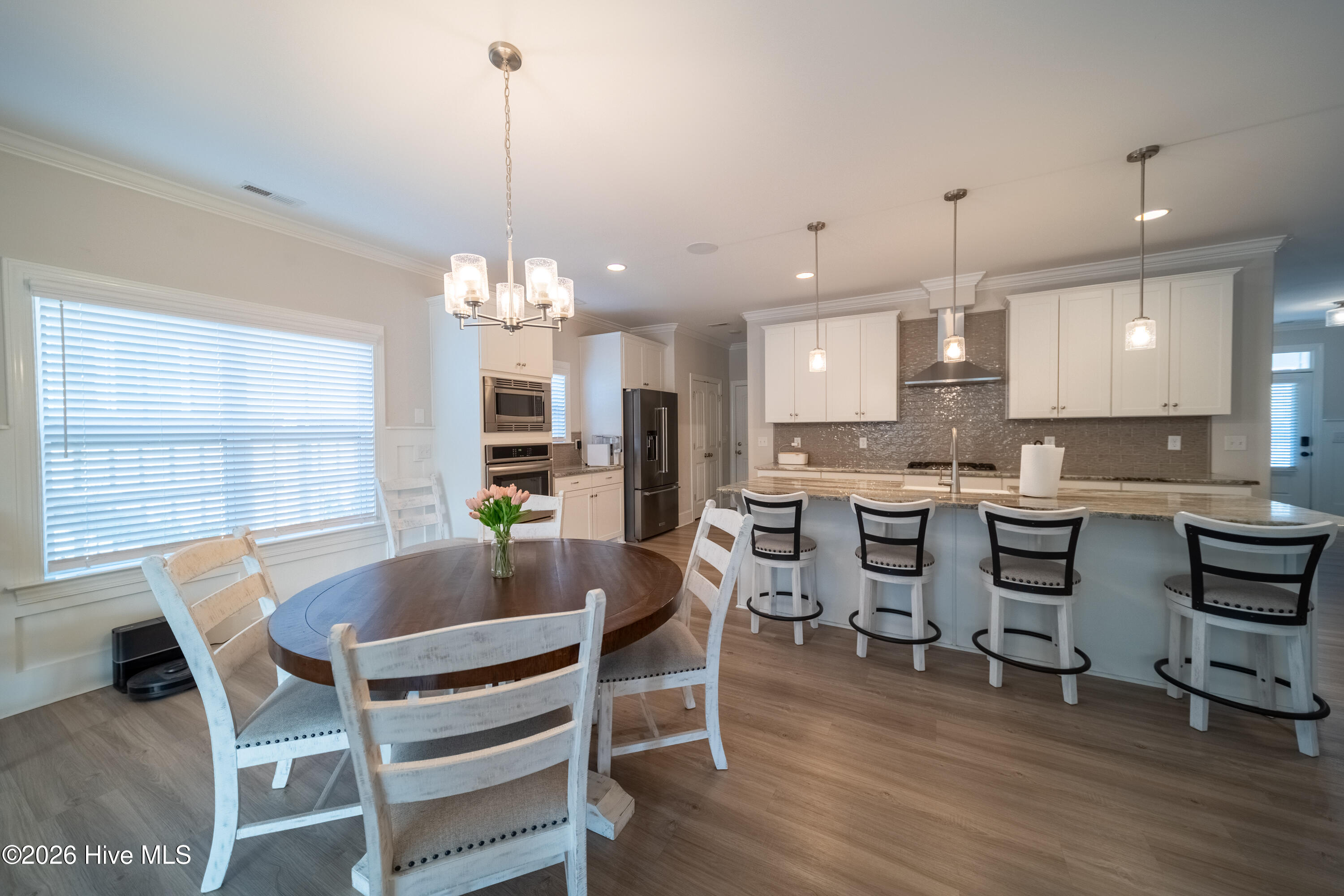 100549108 | Photo 15