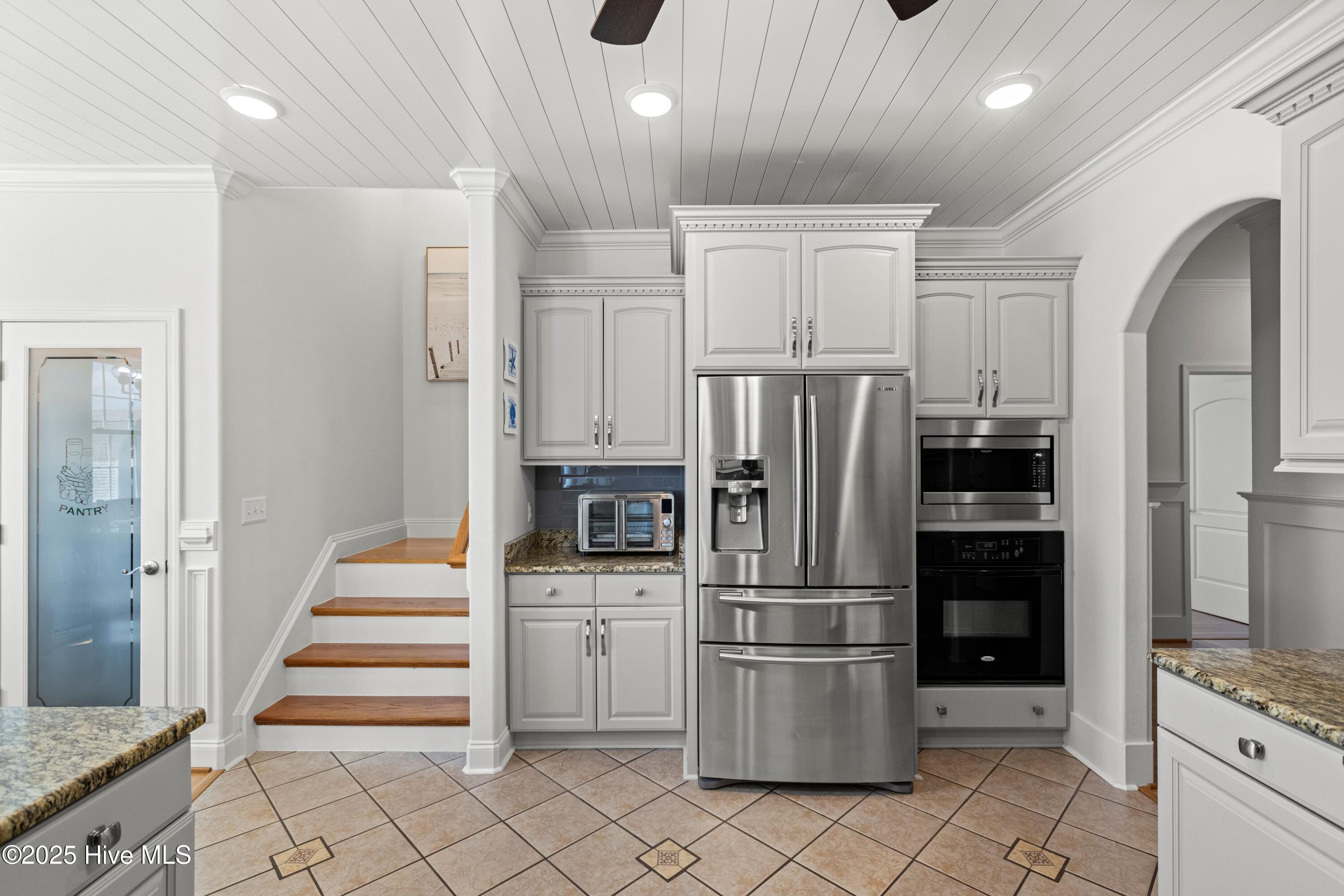 100532894 | Photo 14