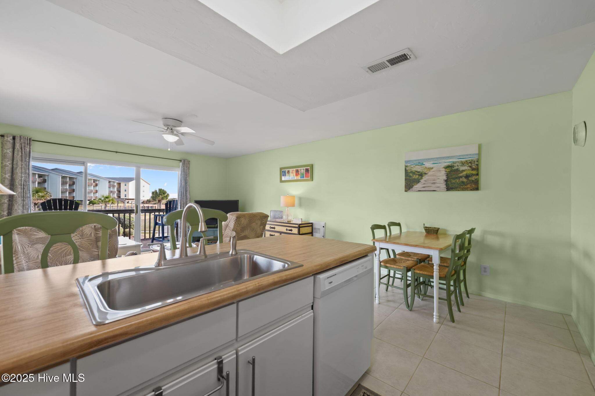 100543704 | Photo 13