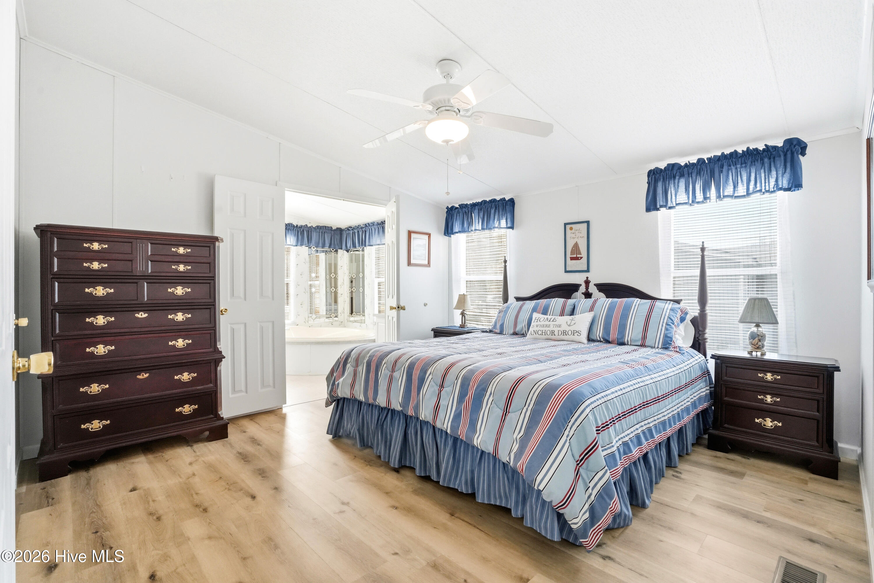 100565641 | Photo 22