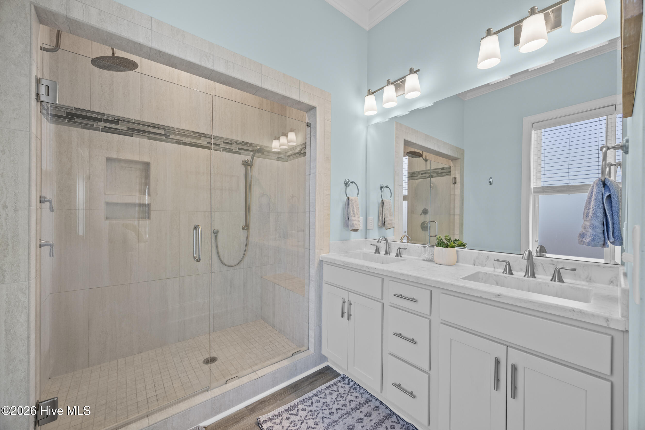 100562655 | Photo 32