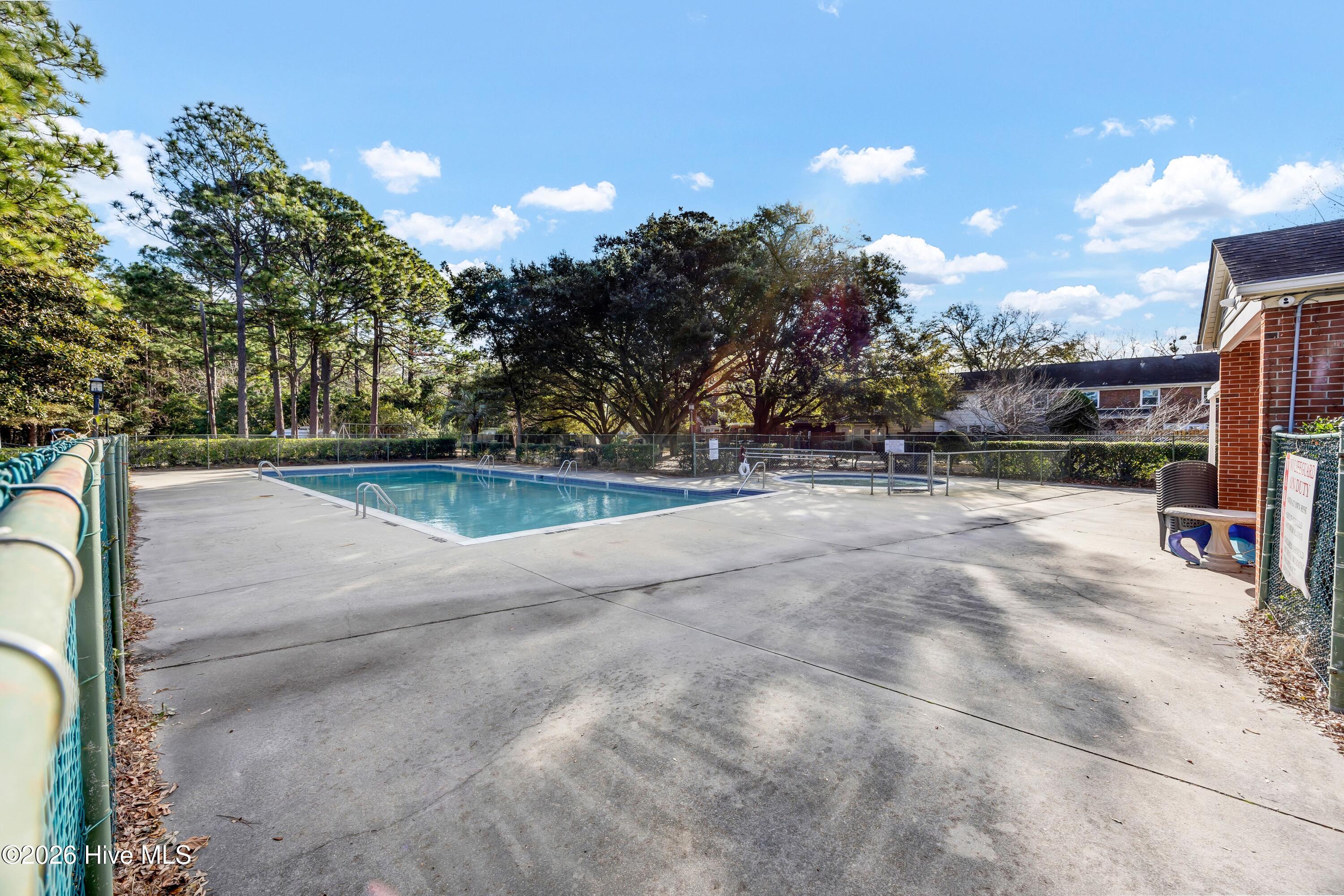 100549703 | Photo 25